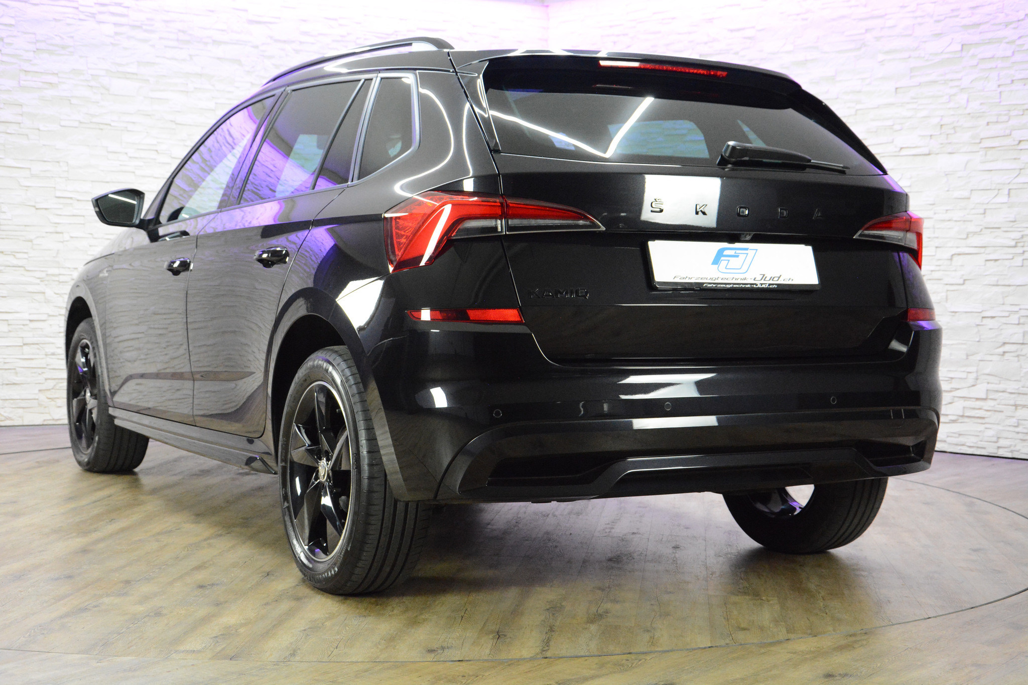 listing desktop thumbnail image 5