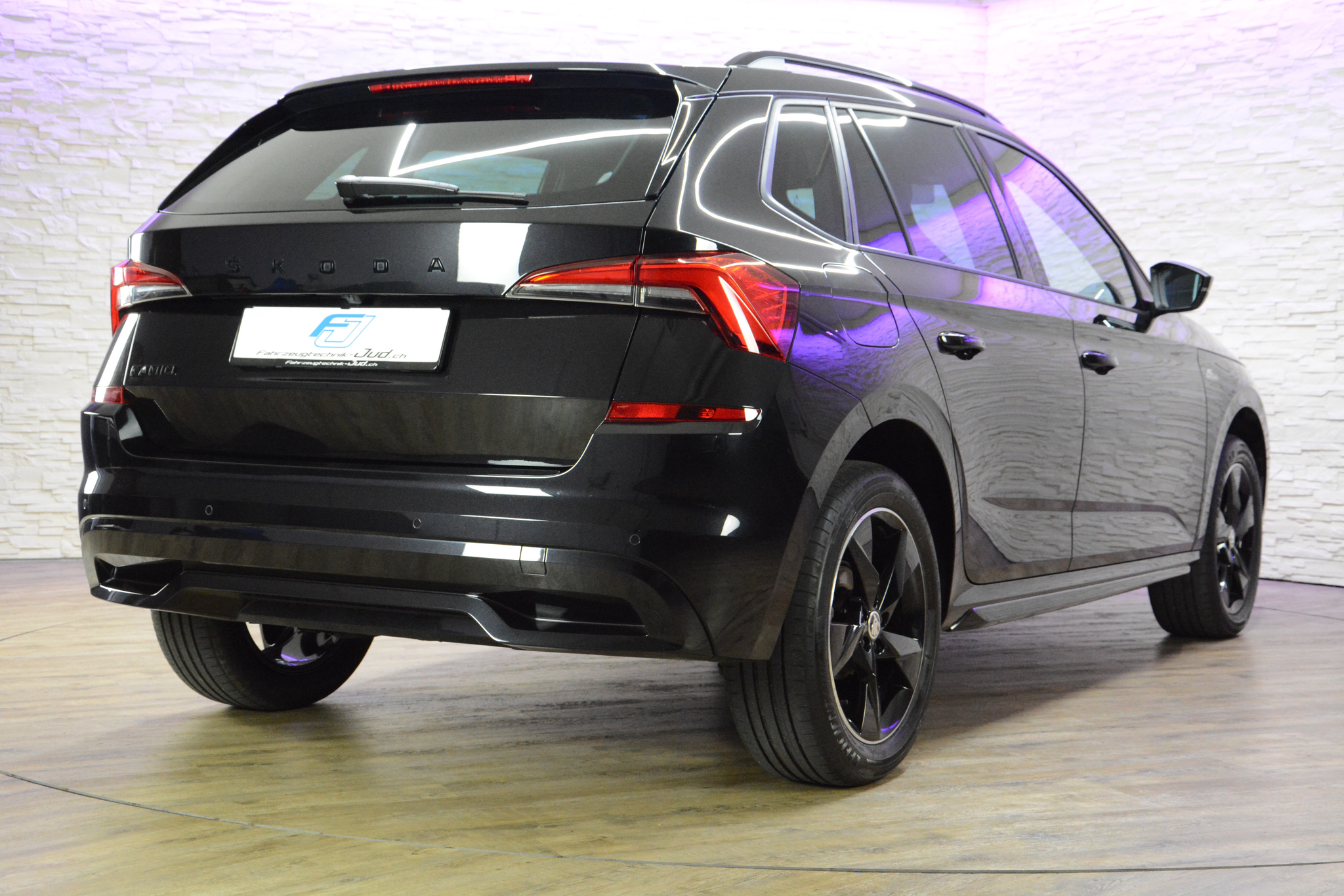 listing desktop thumbnail image 4