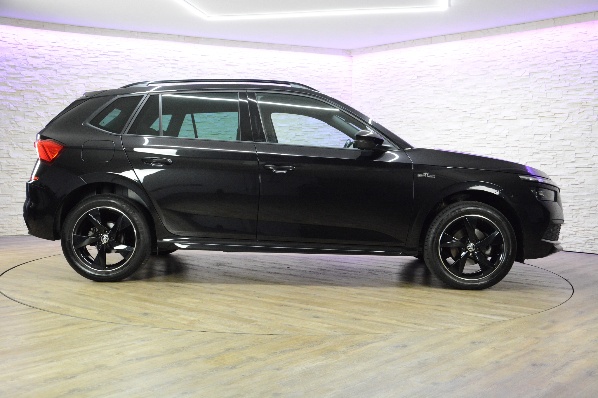 listing desktop thumbnail image 3