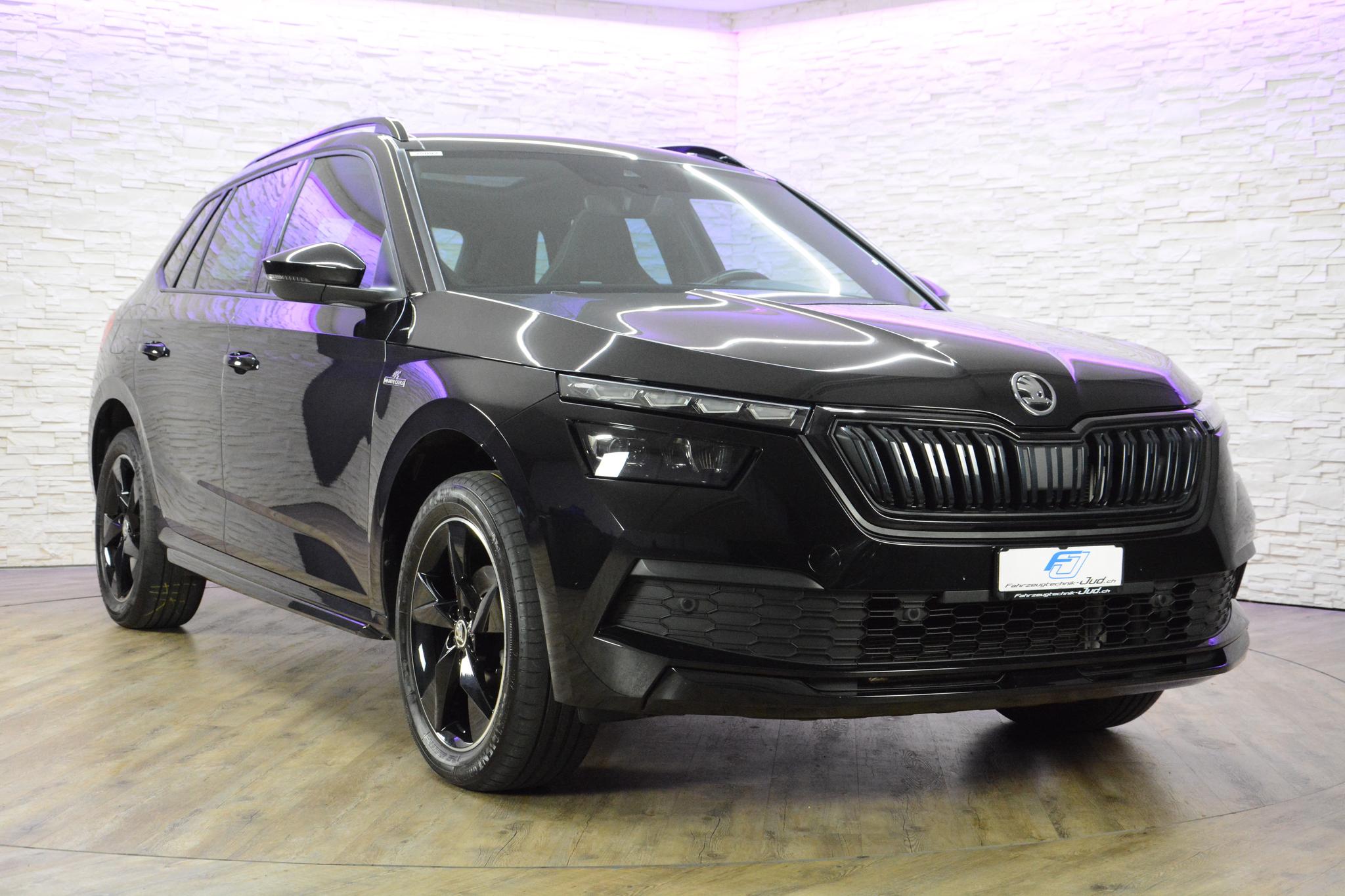 listing desktop thumbnail image 1