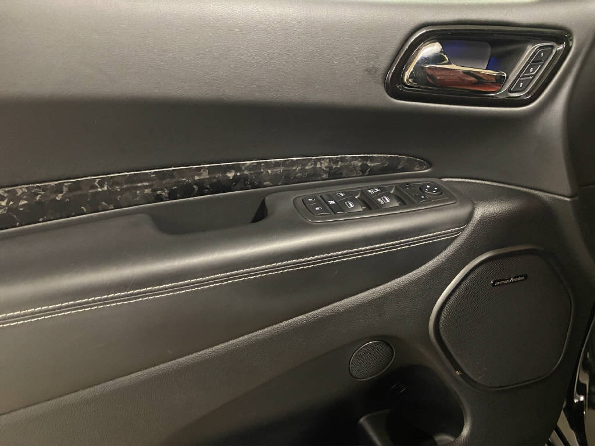 listing desktop thumbnail image 11