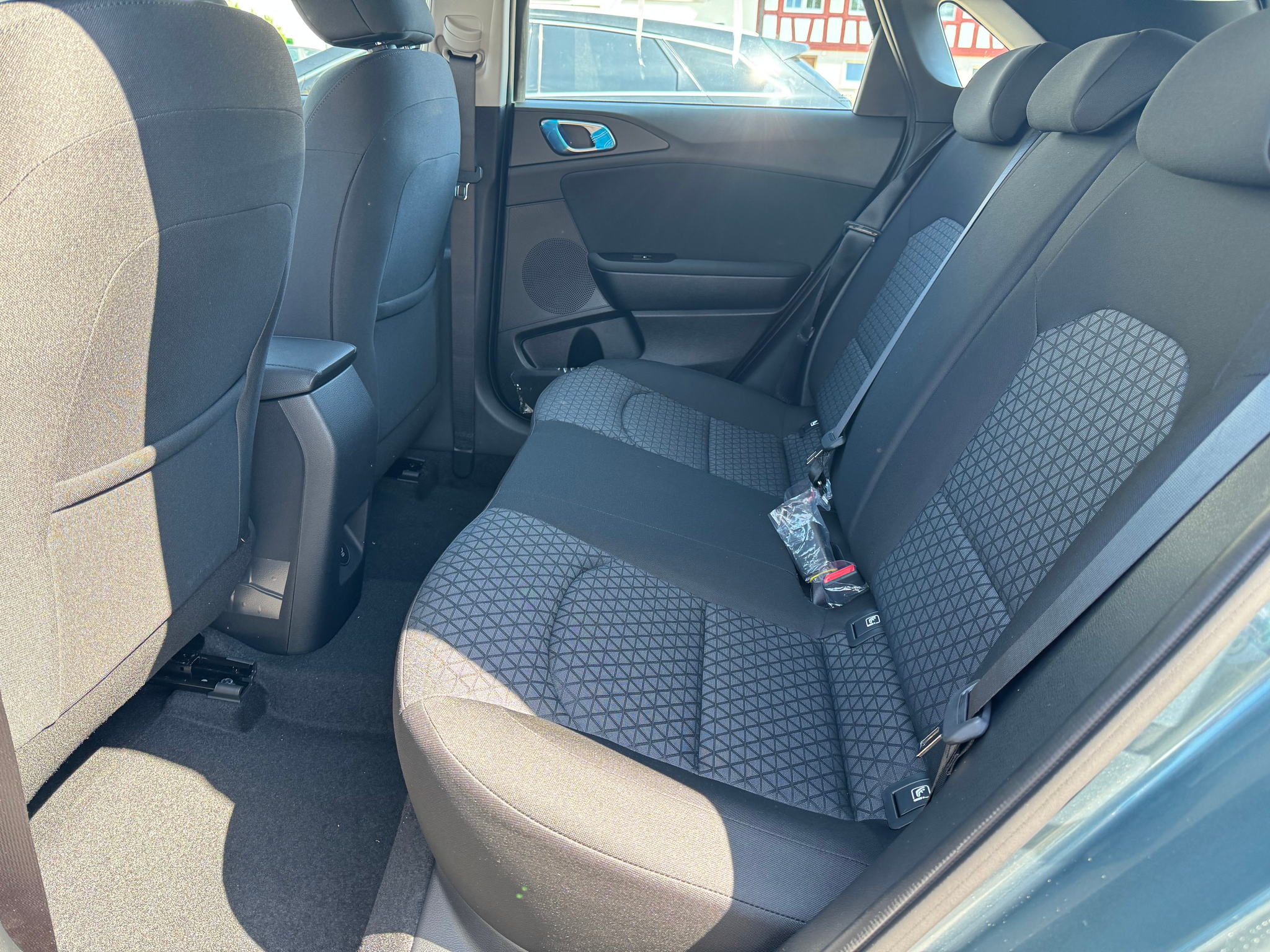 listing desktop thumbnail image 11