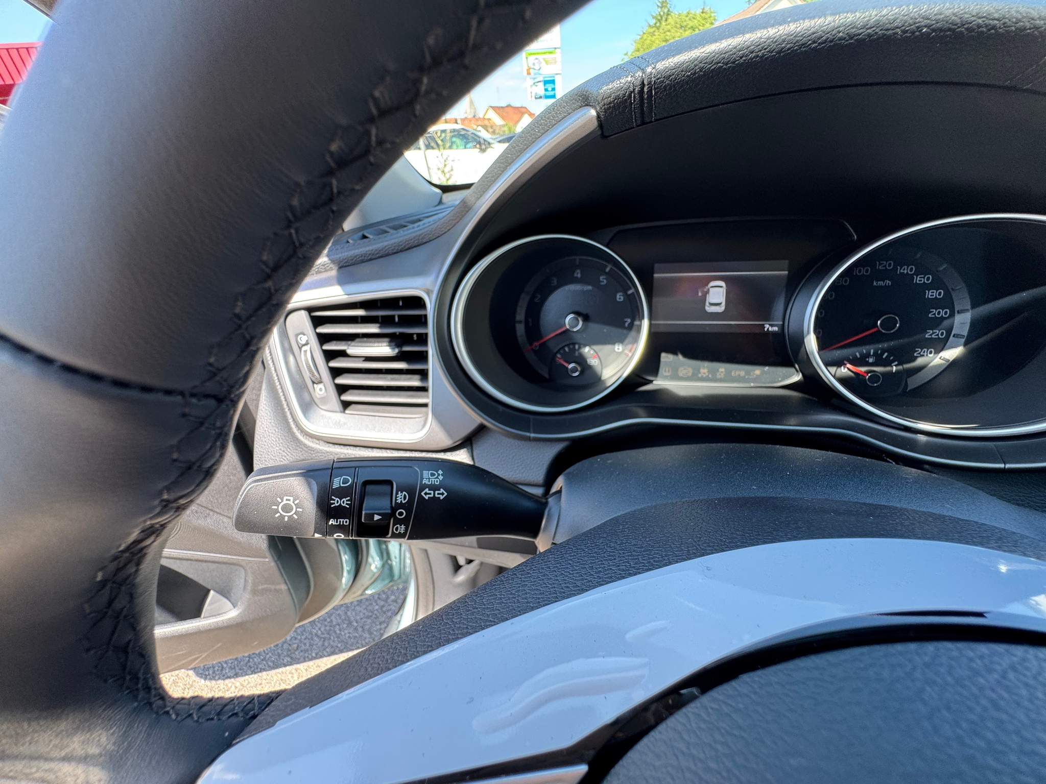 listing desktop thumbnail image 8