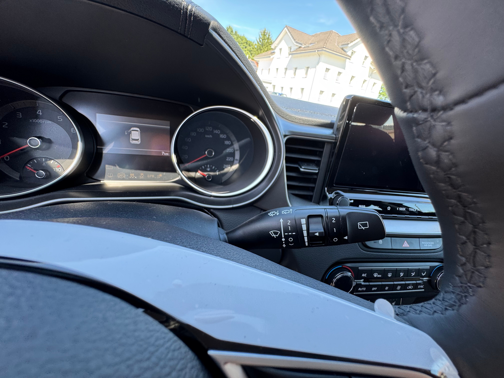 listing desktop thumbnail image 10