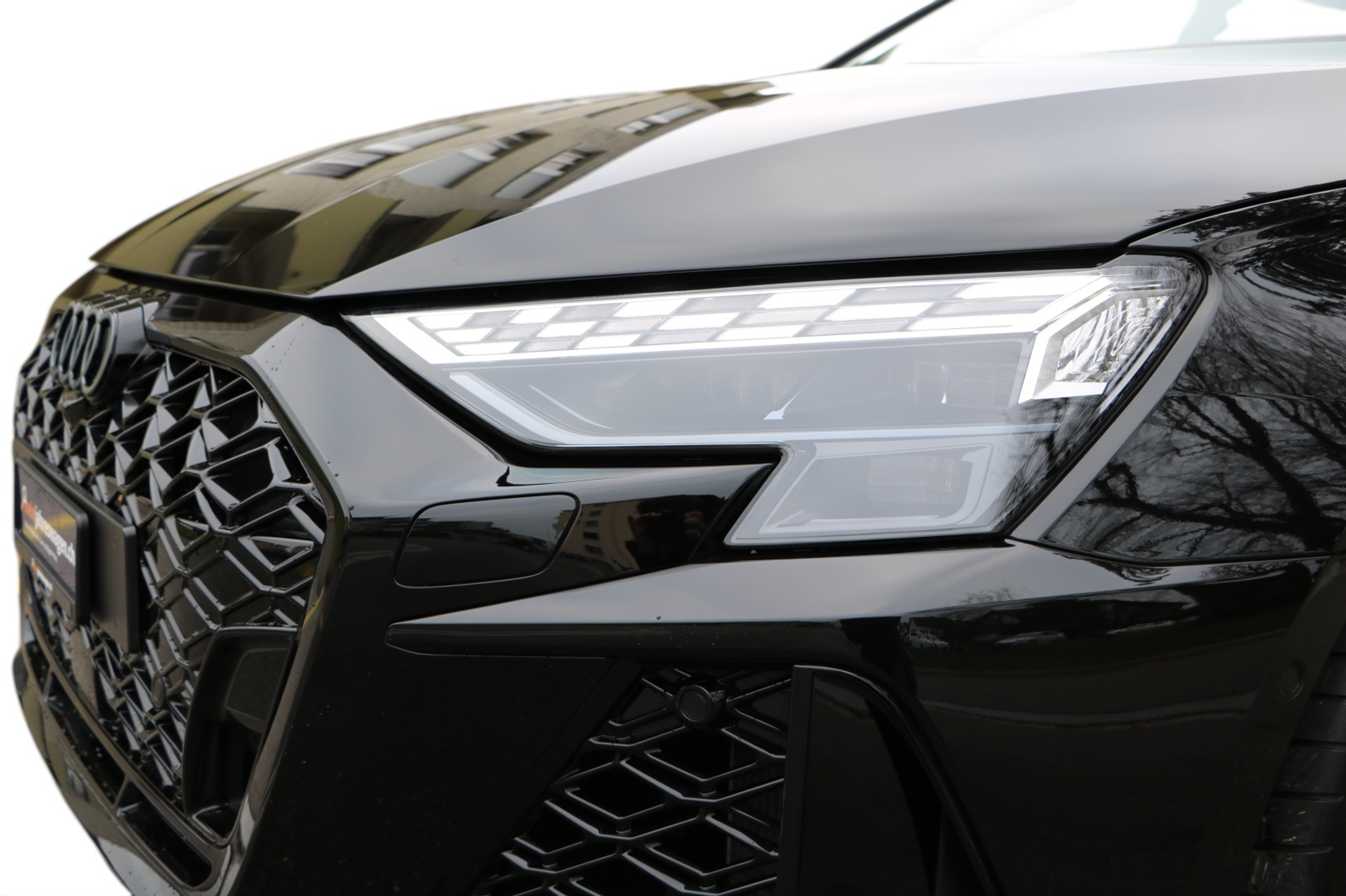 listing desktop thumbnail image 9