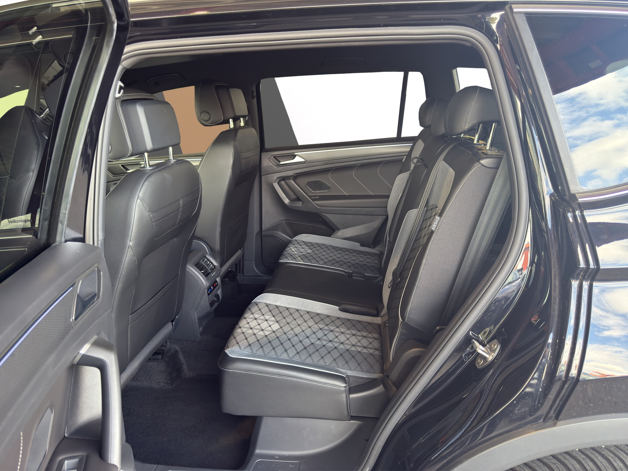 listing desktop thumbnail image 12