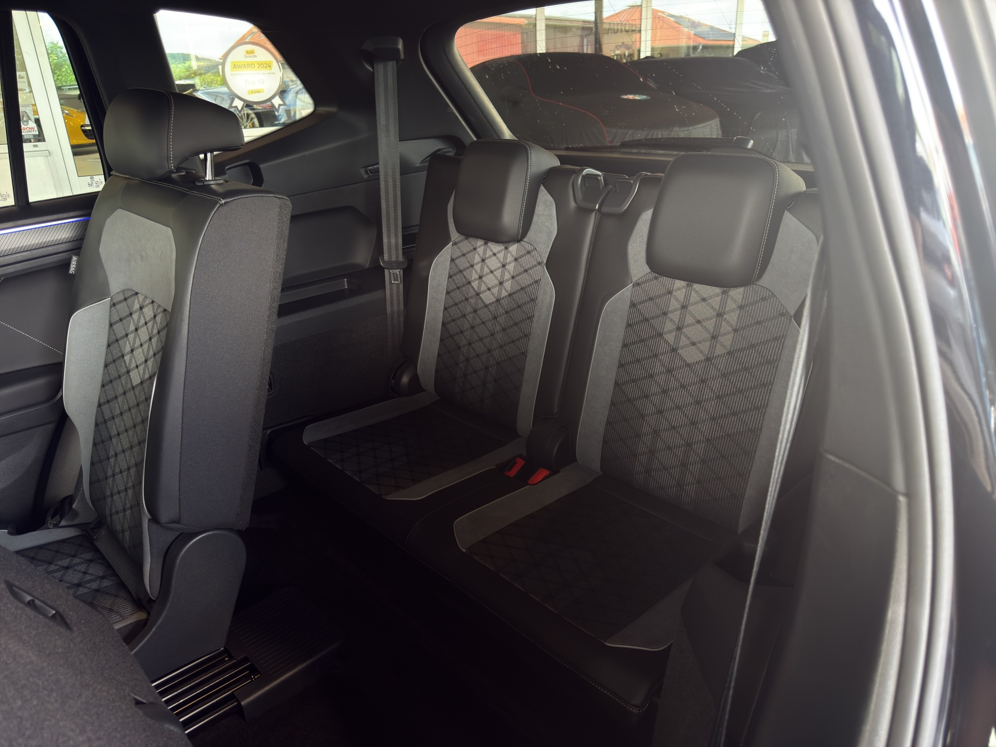 listing desktop thumbnail image 30