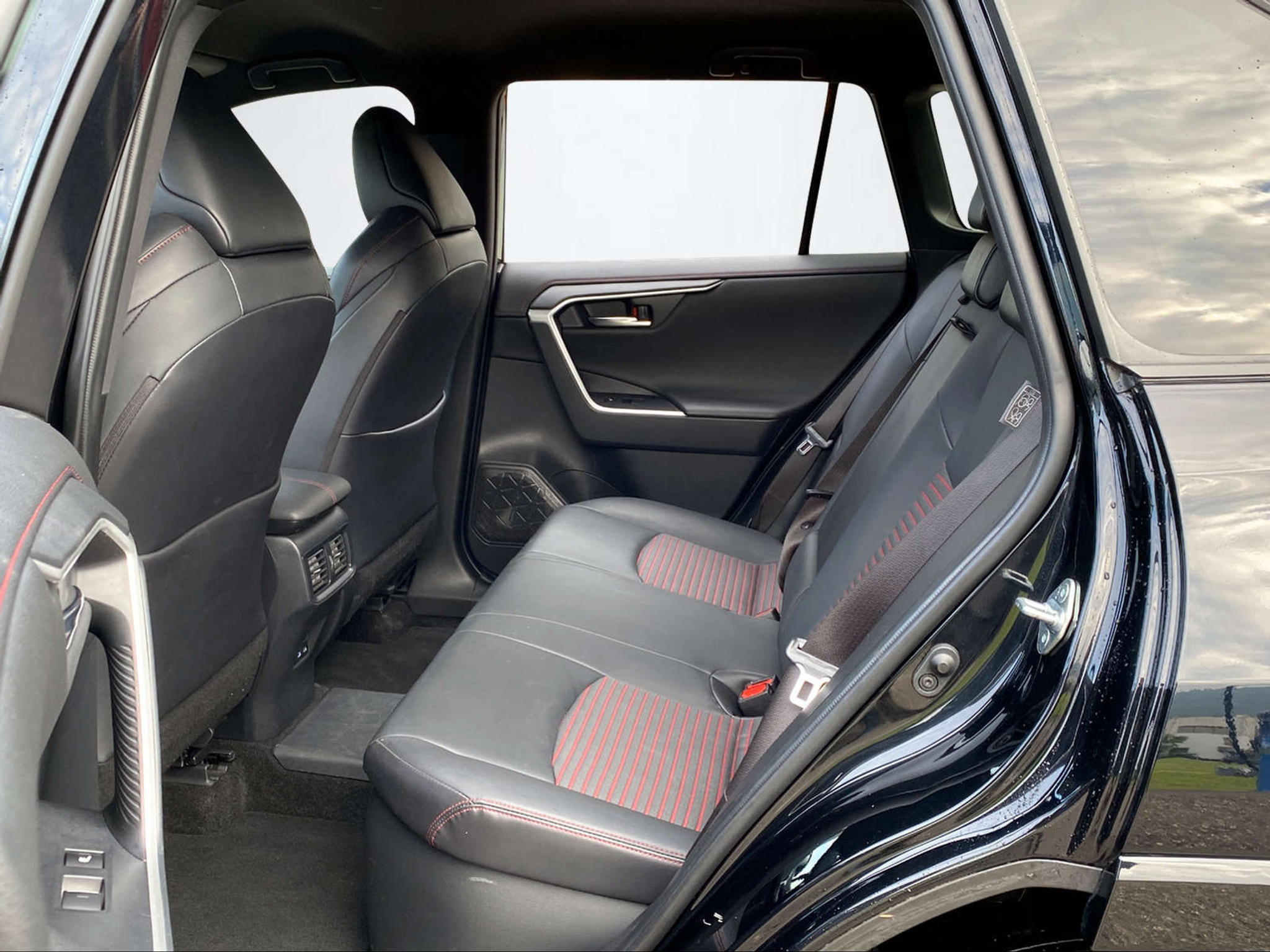 listing desktop thumbnail image 10