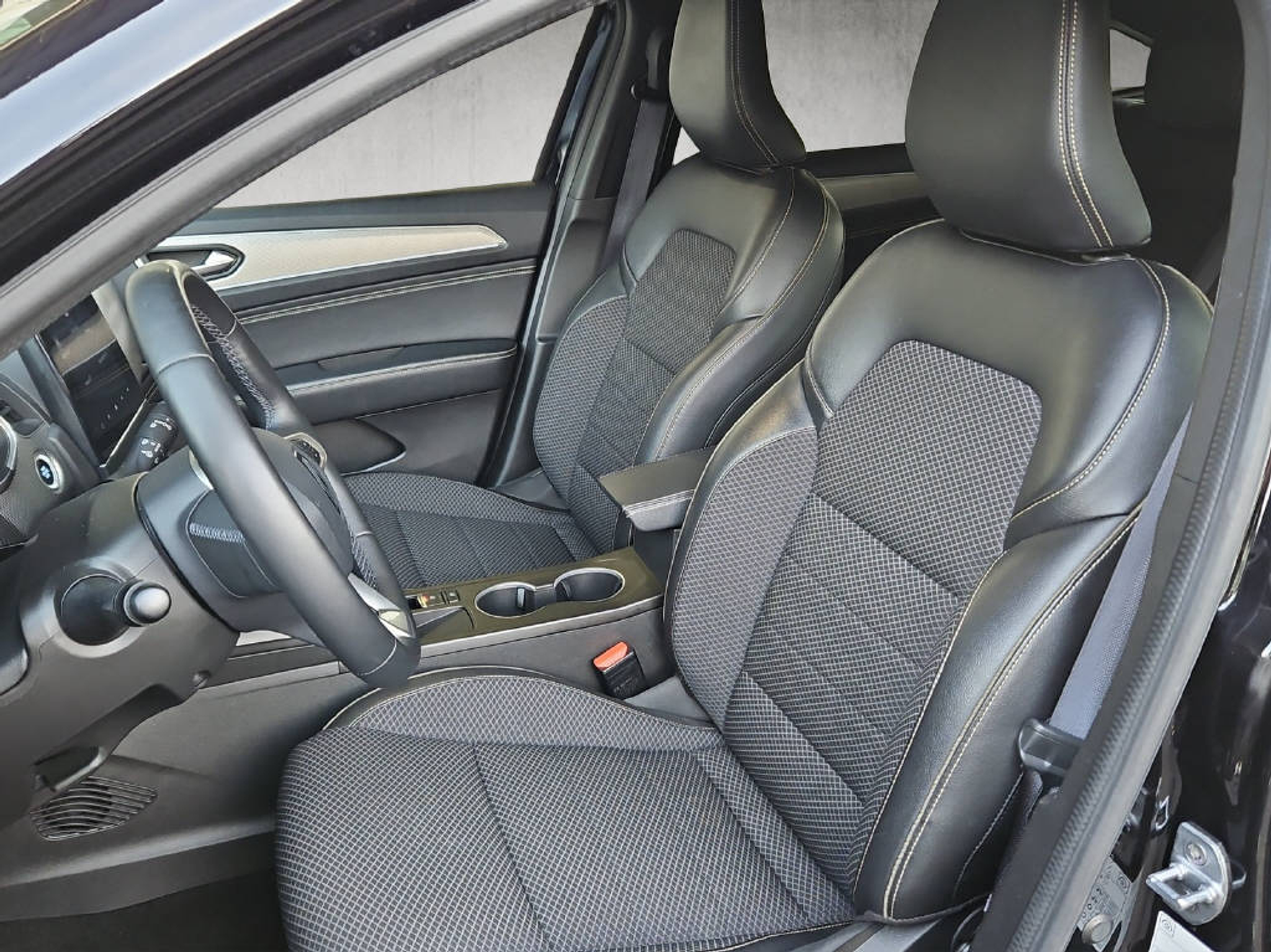 listing desktop thumbnail image 4