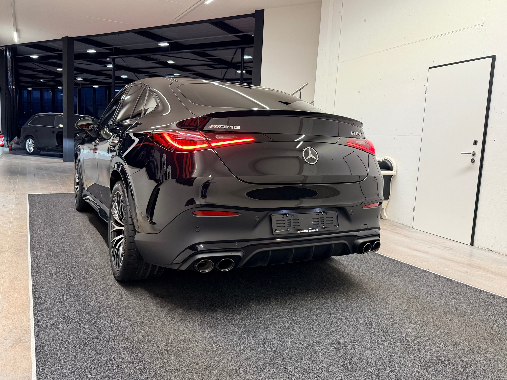 listing desktop thumbnail image 9