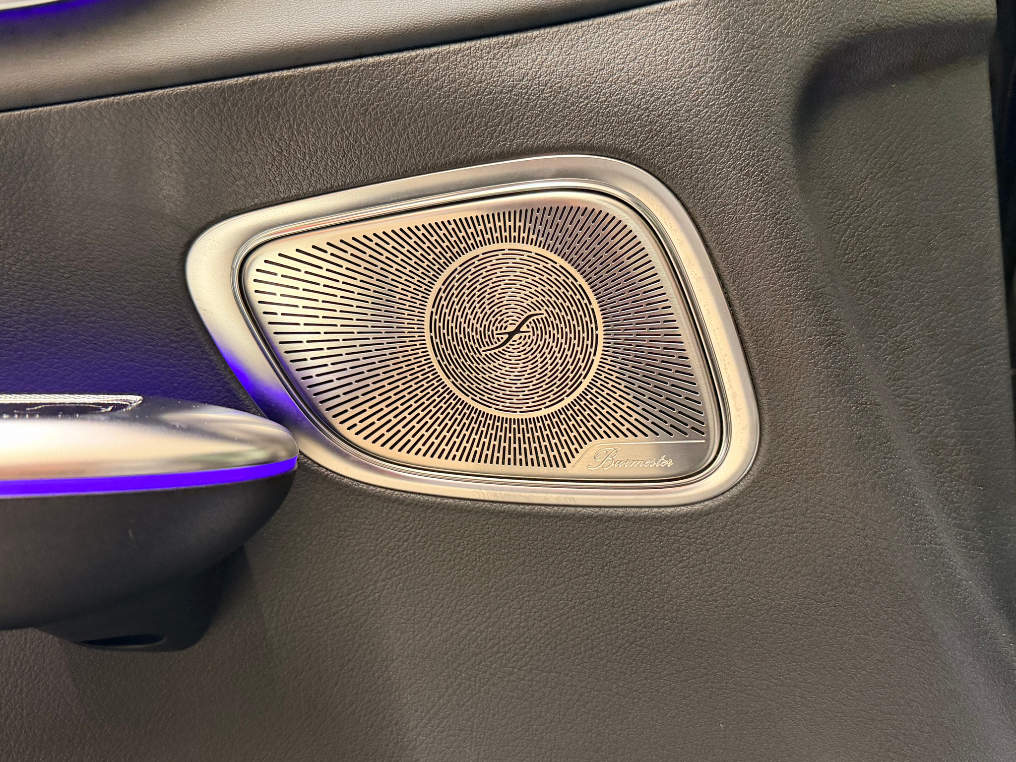 listing desktop thumbnail image 15