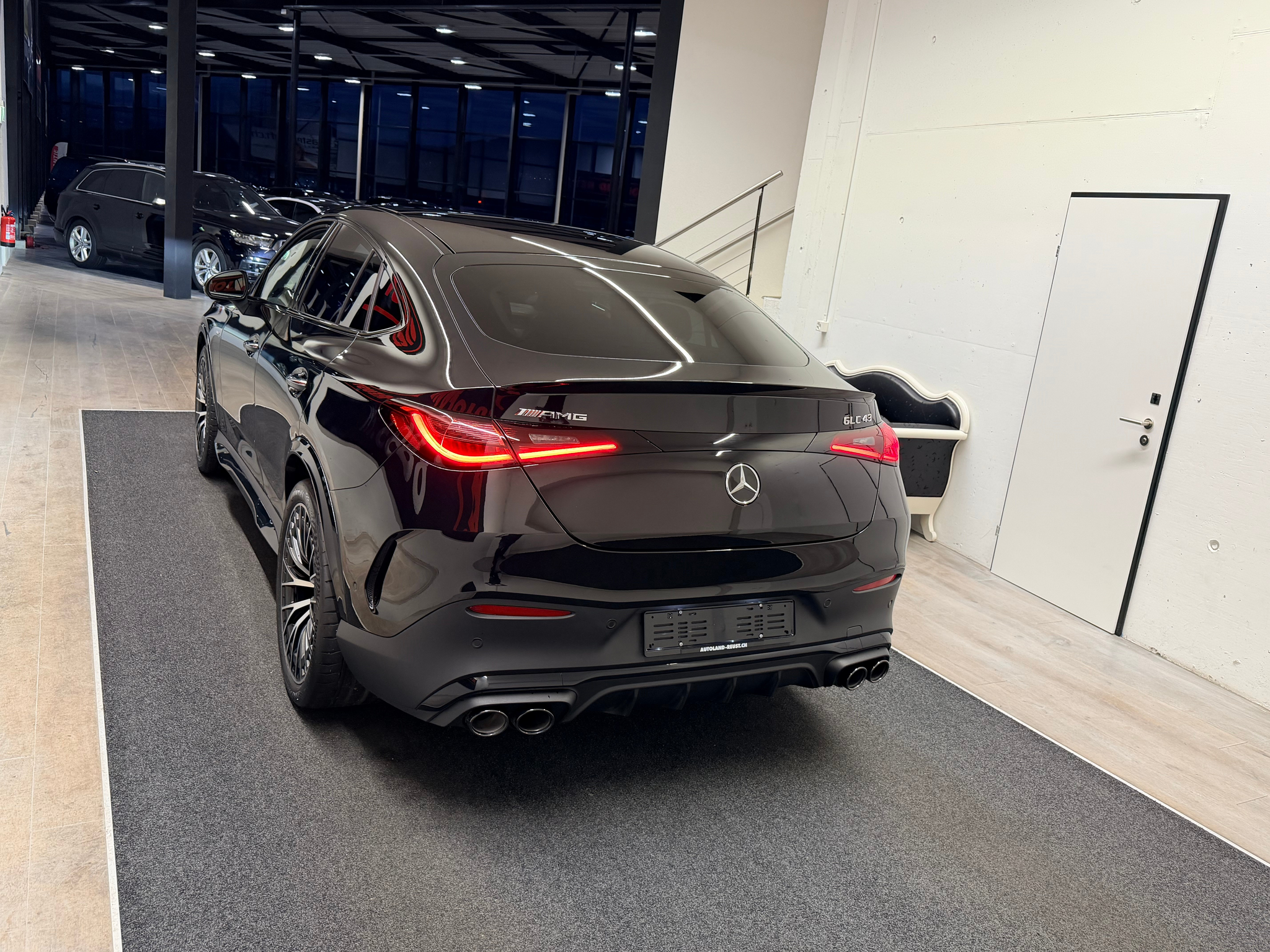 listing desktop thumbnail image 10