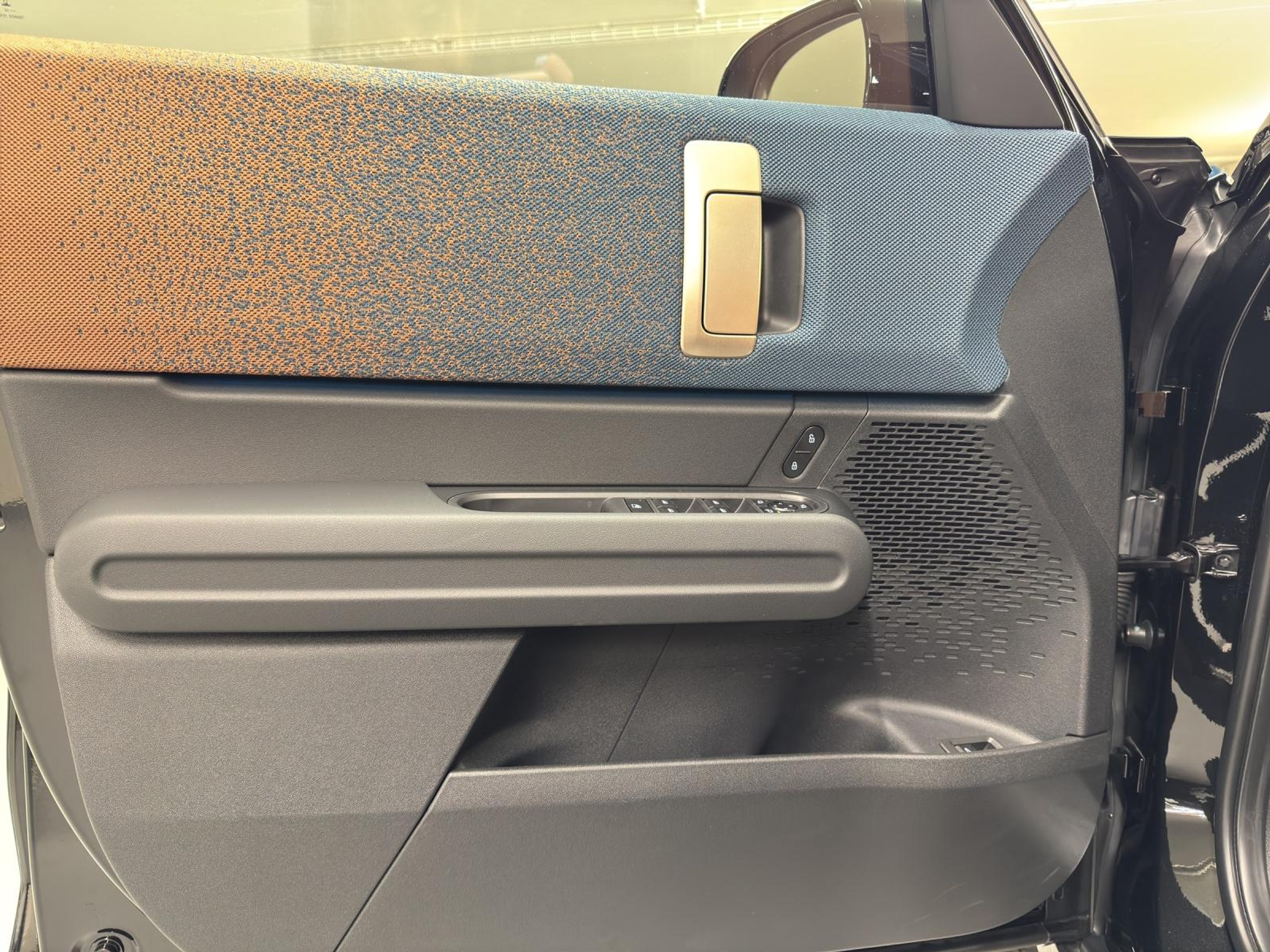 listing desktop thumbnail image 12