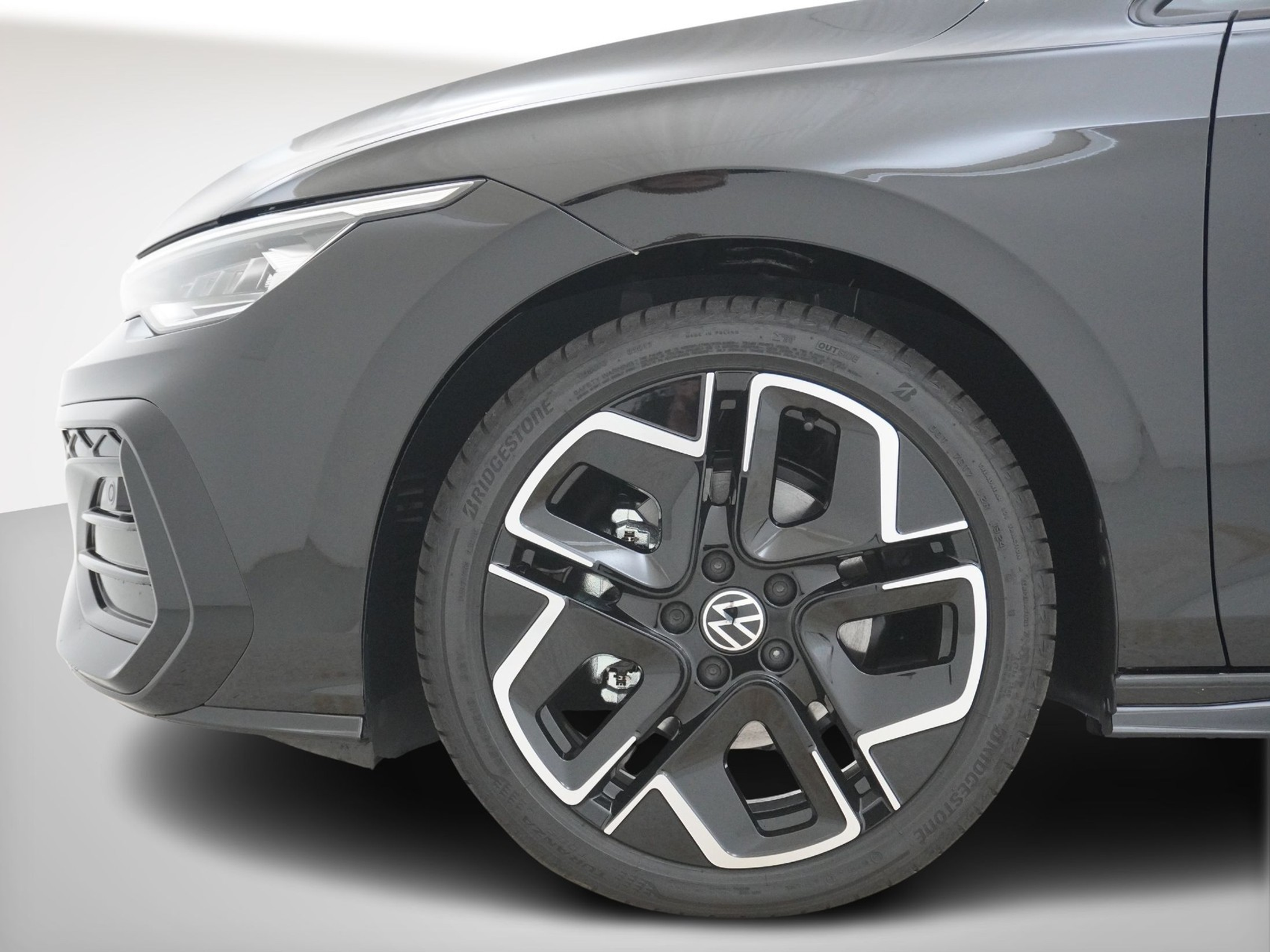 listing desktop thumbnail image 9