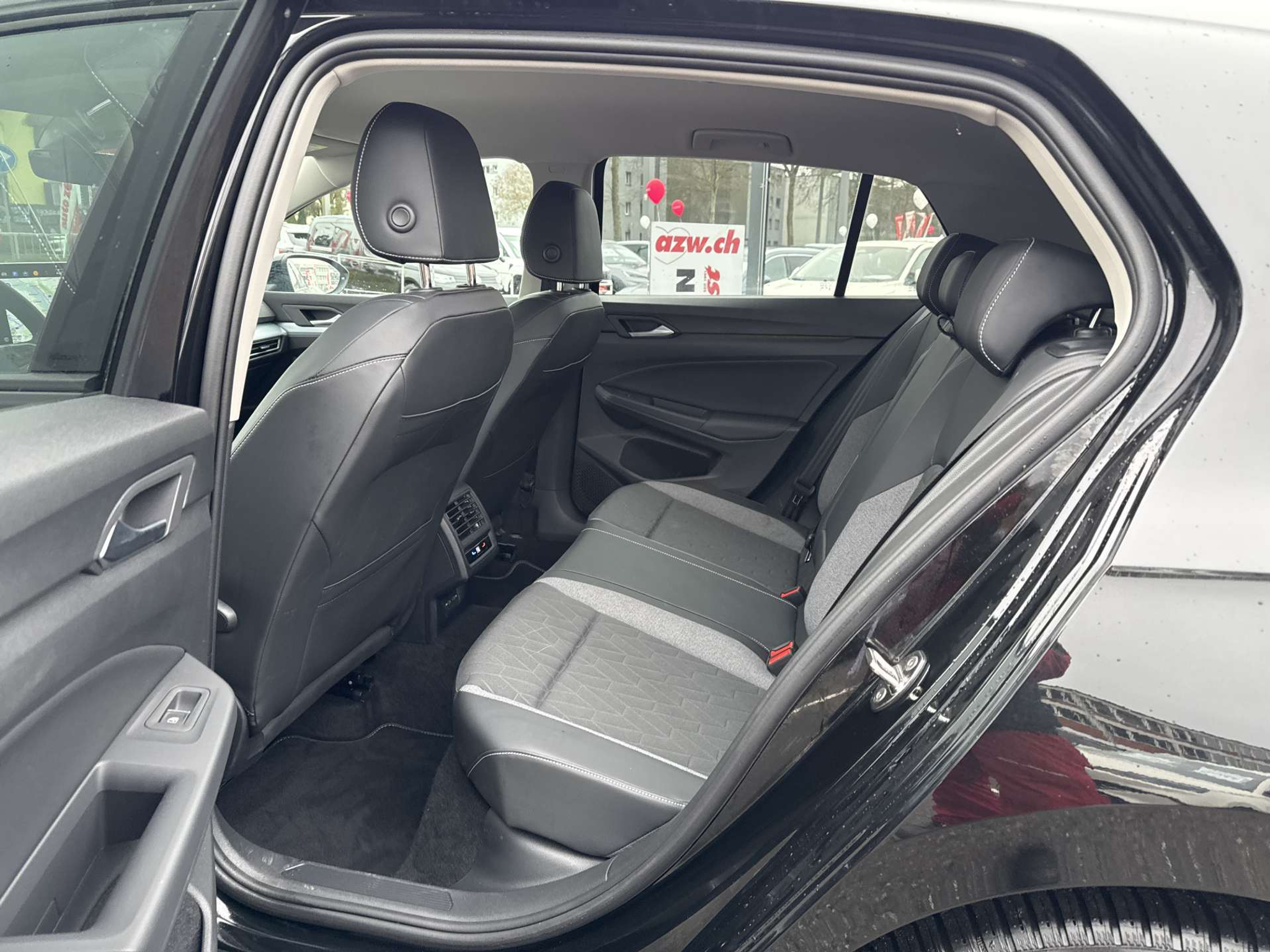 listing desktop thumbnail image 6