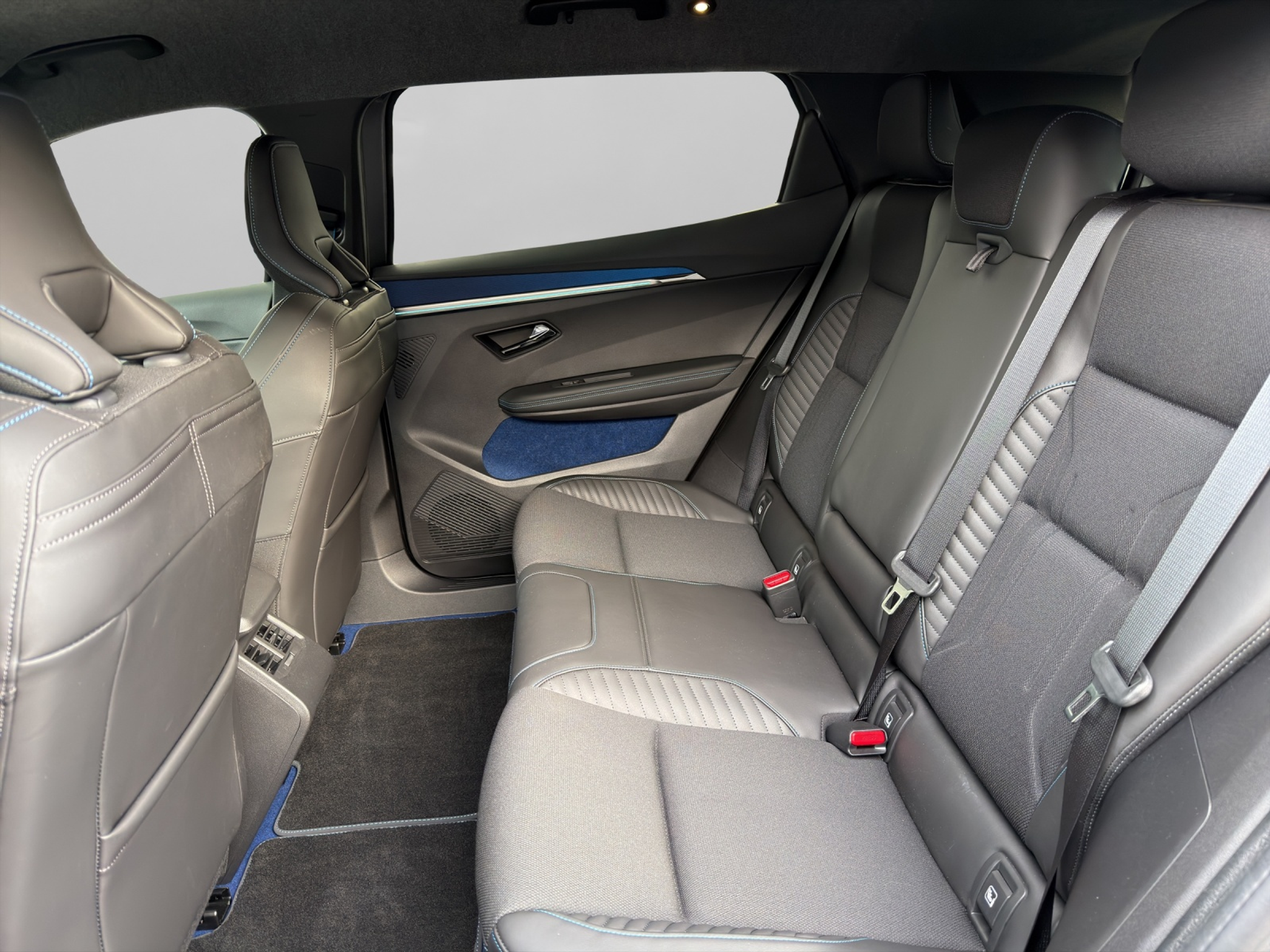 listing desktop thumbnail image 8