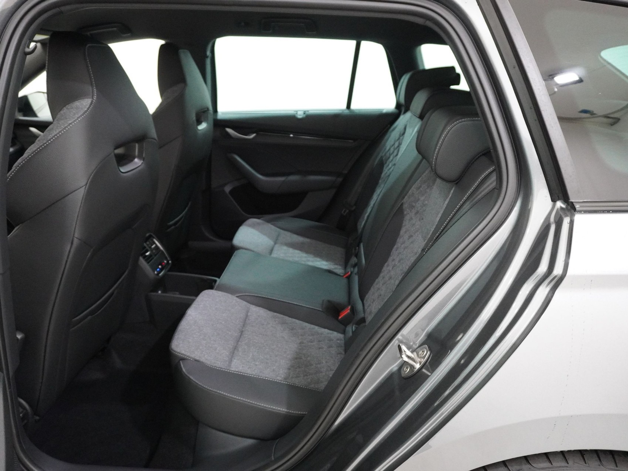 listing desktop thumbnail image 14