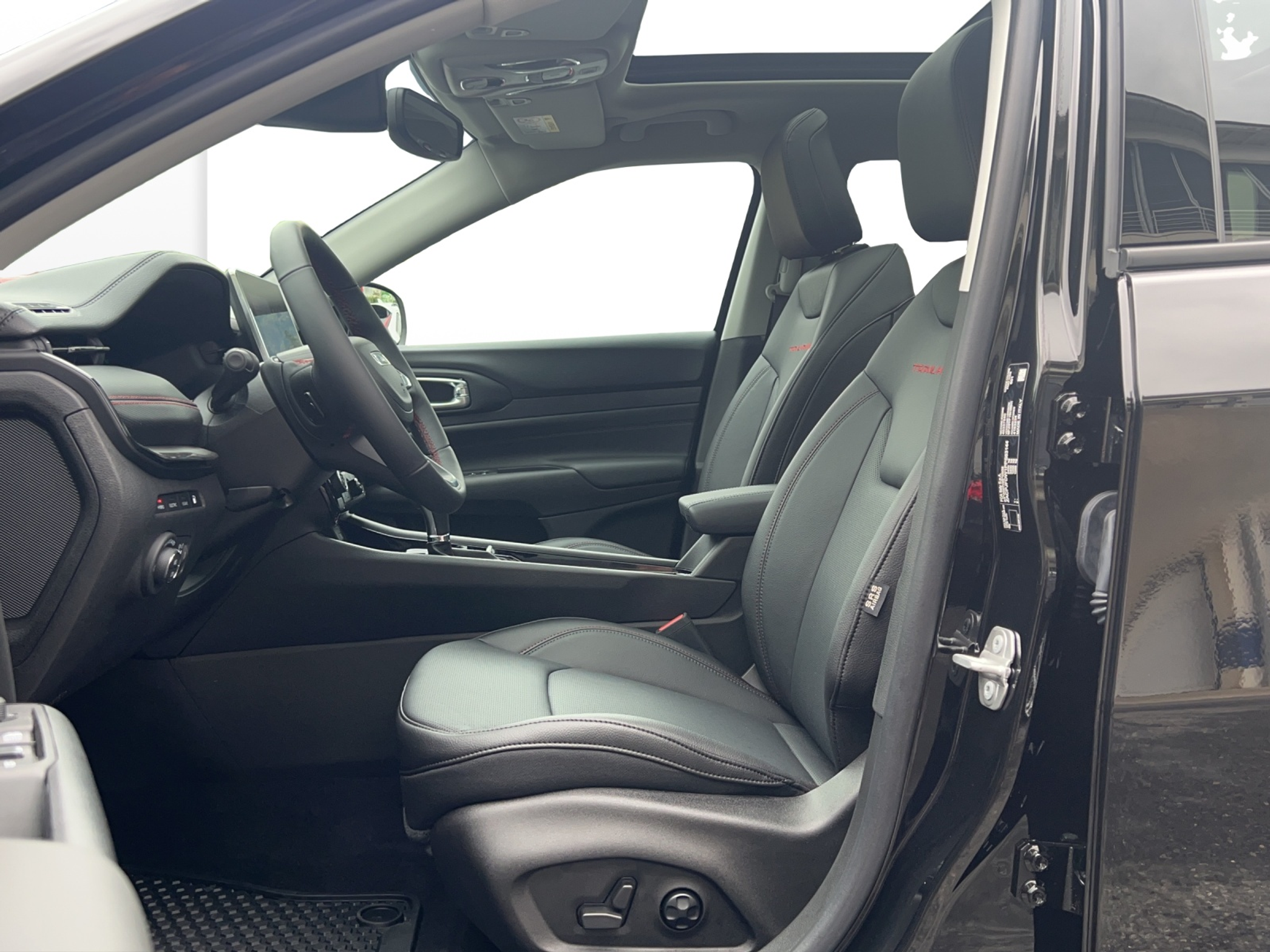 listing desktop thumbnail image 4