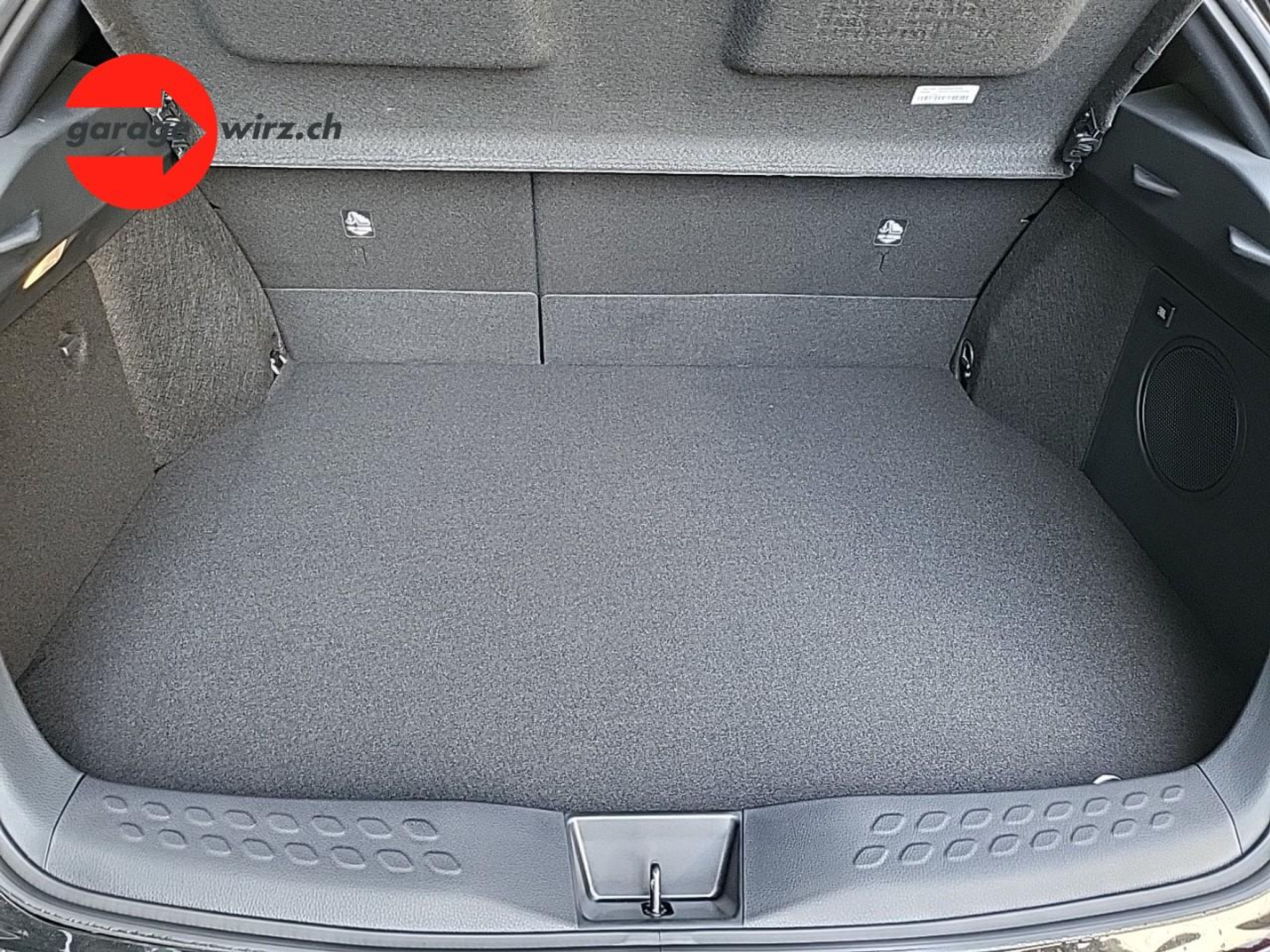 listing desktop thumbnail image 8