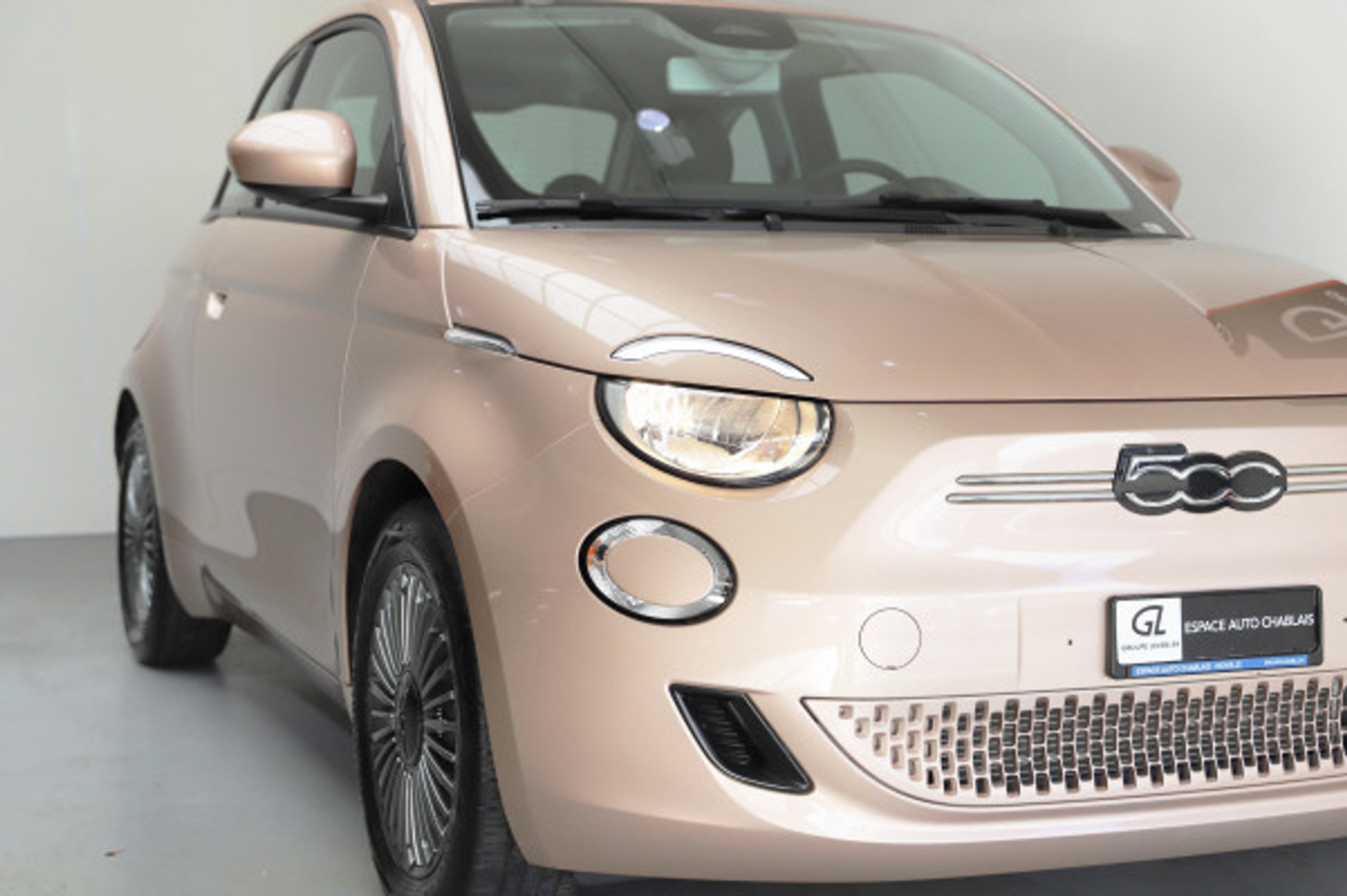 listing desktop thumbnail image 1