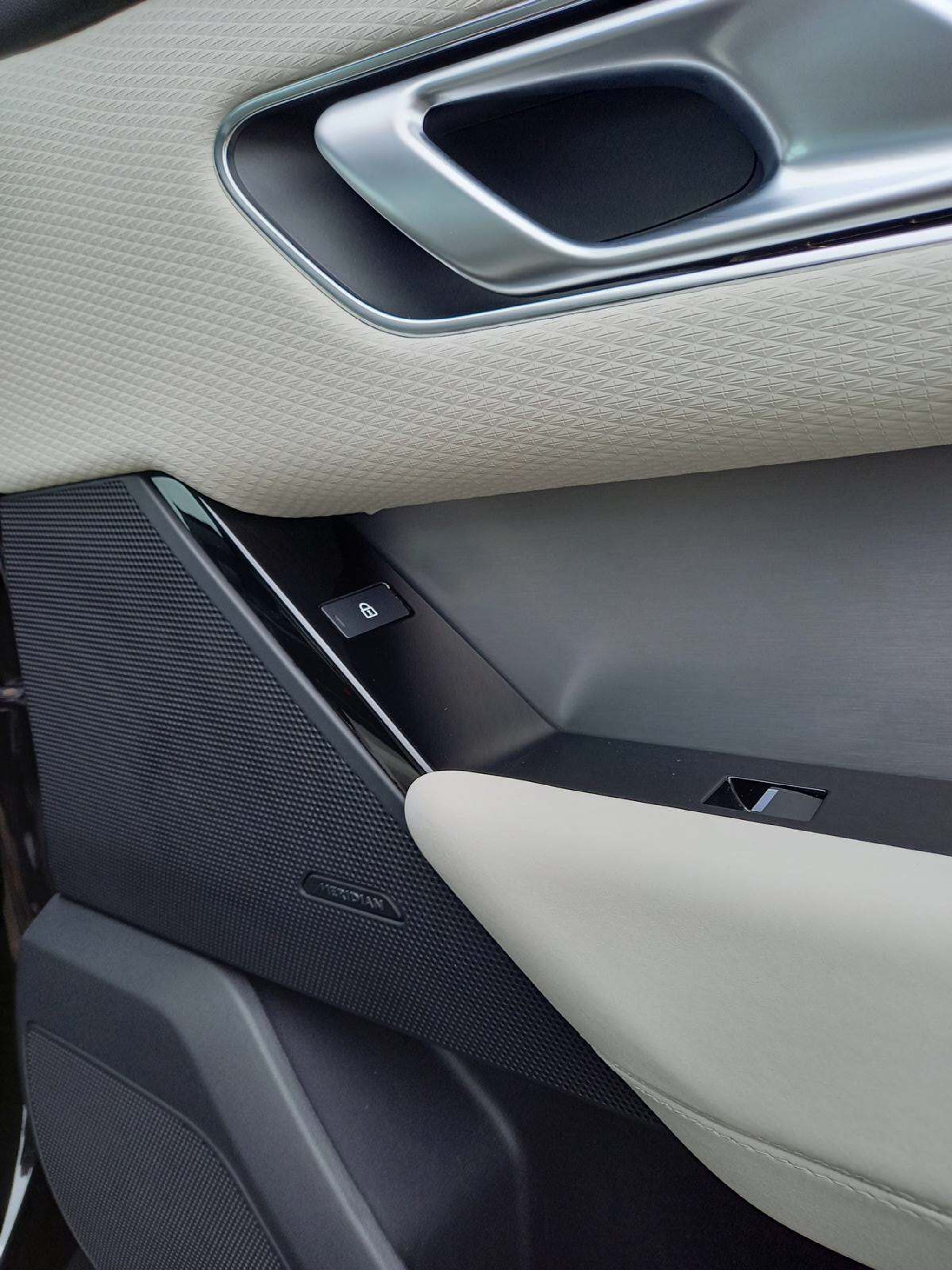 listing desktop thumbnail image 13