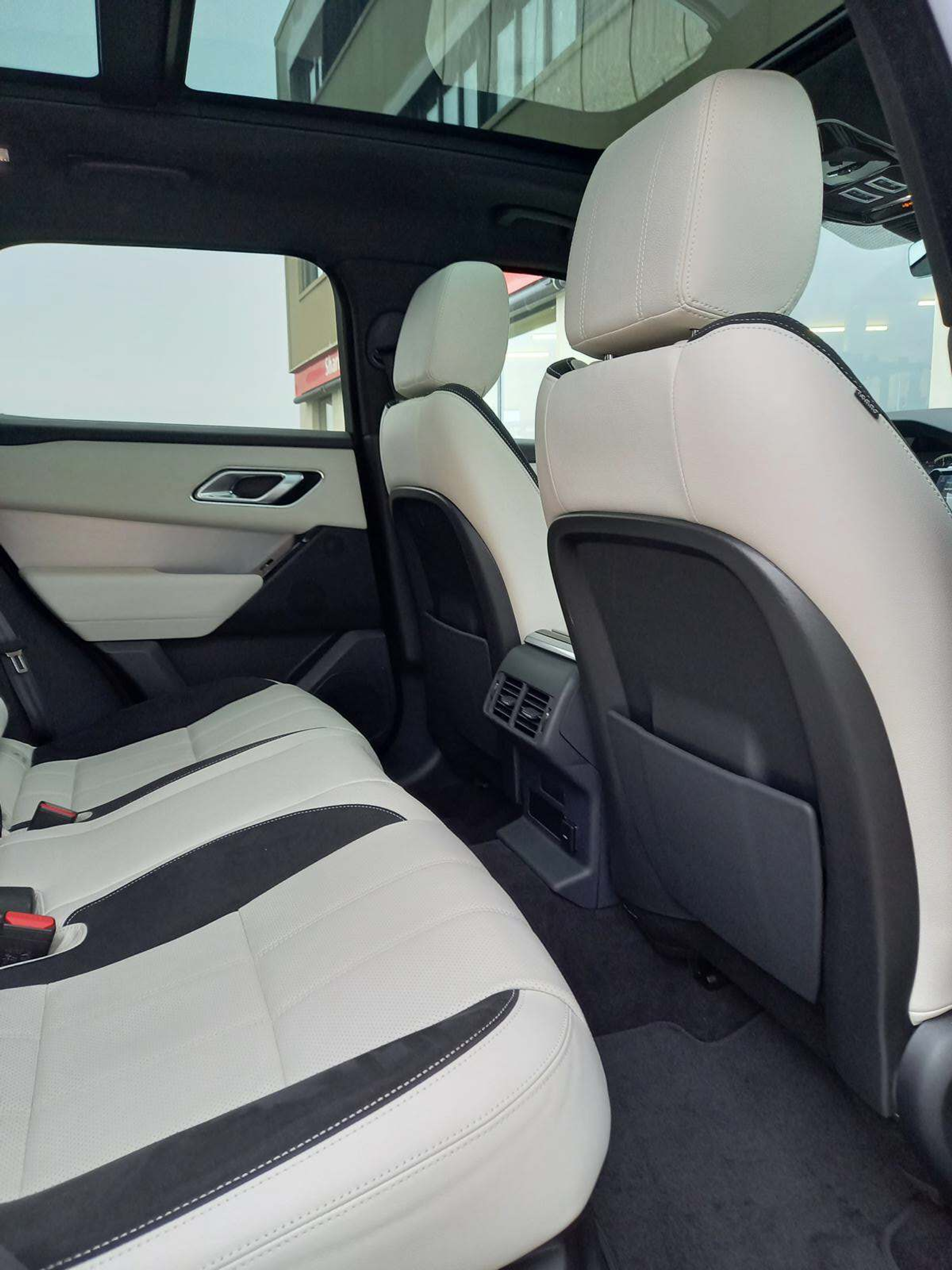 listing desktop thumbnail image 16