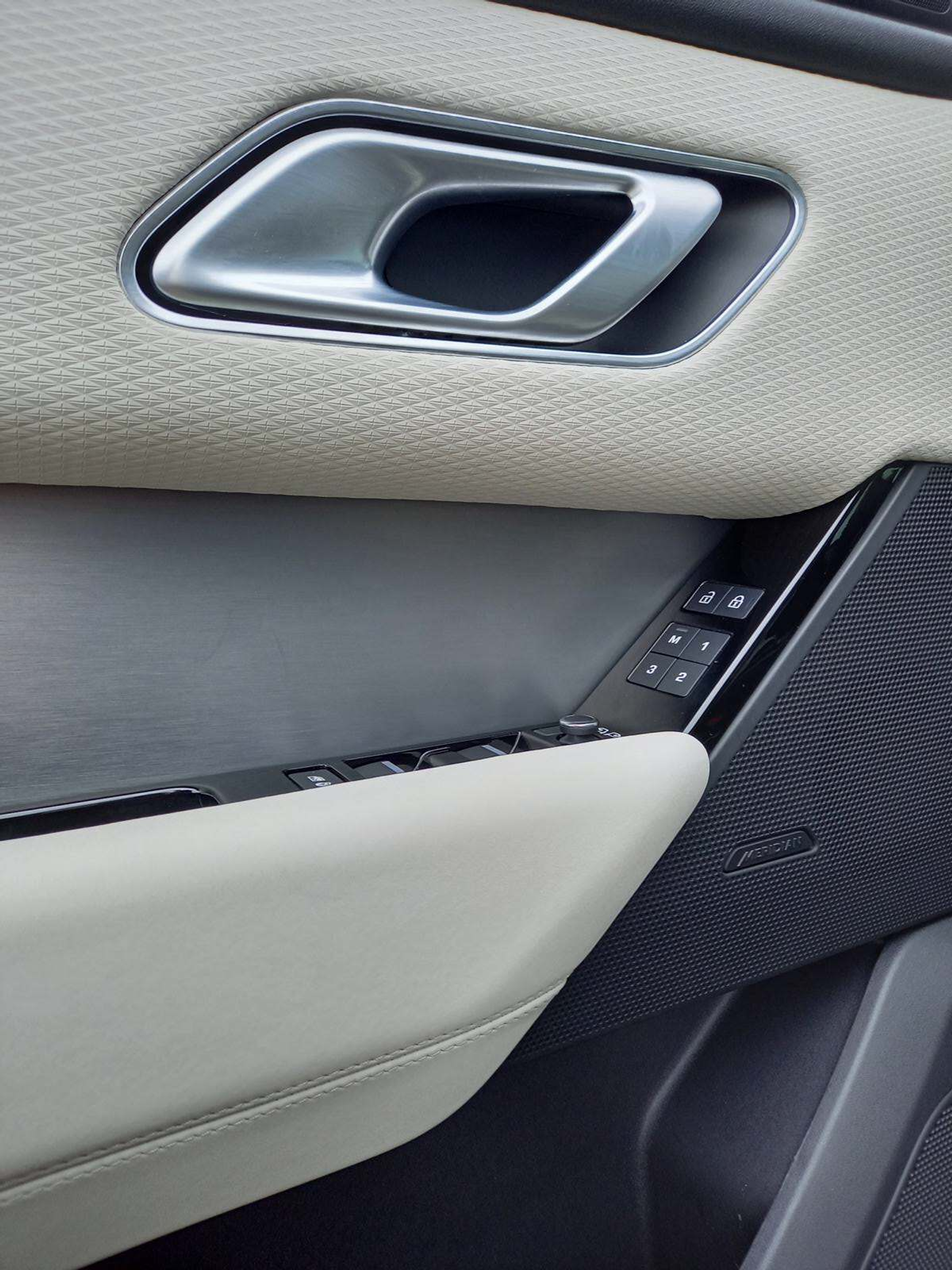 listing desktop thumbnail image 15