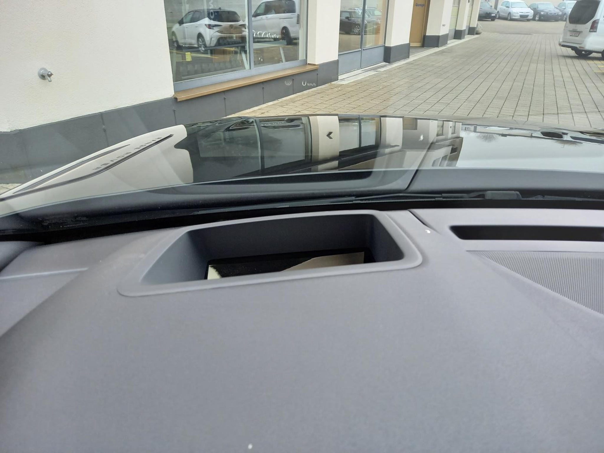 listing desktop thumbnail image 6