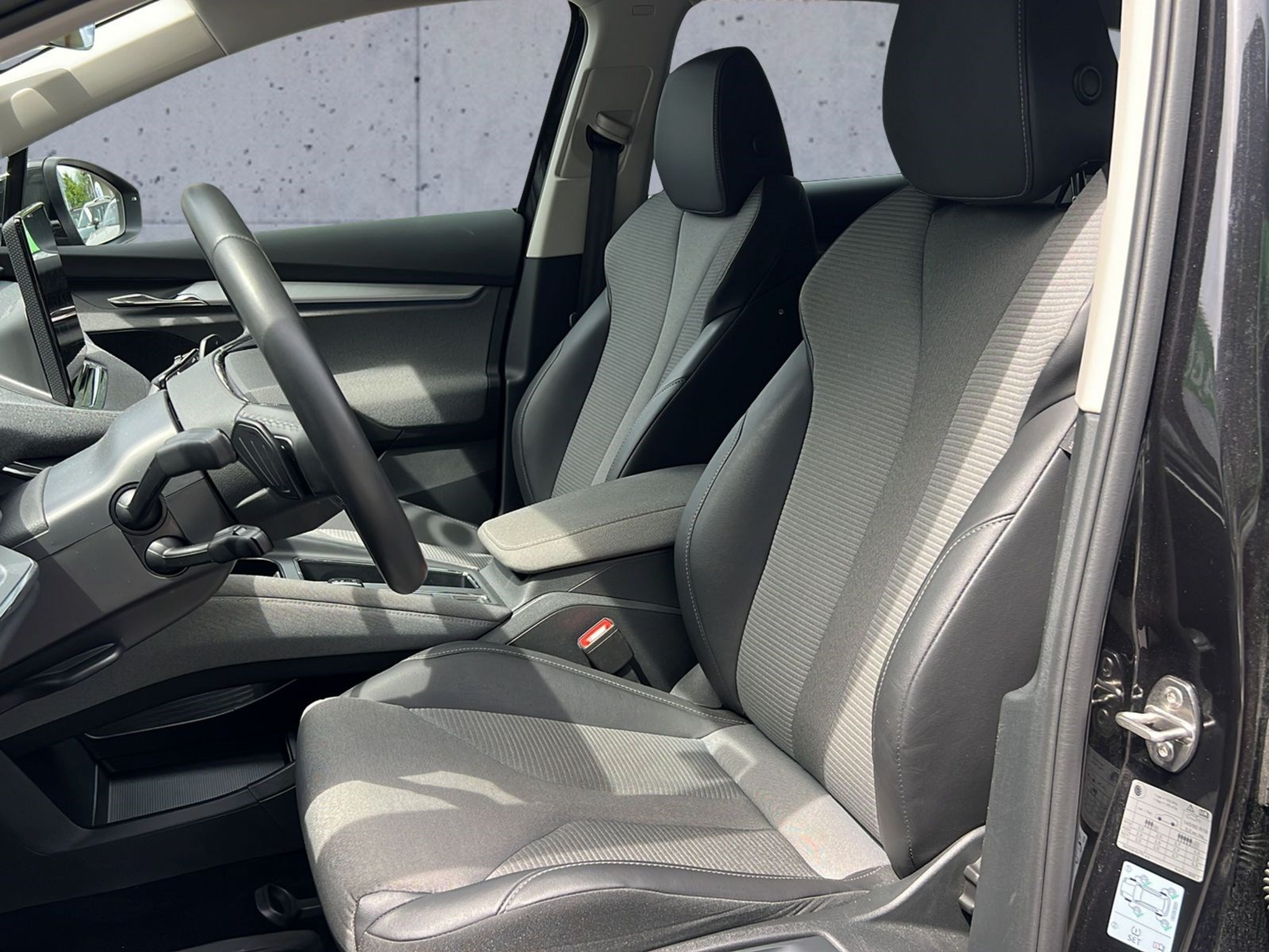 listing desktop thumbnail image 10