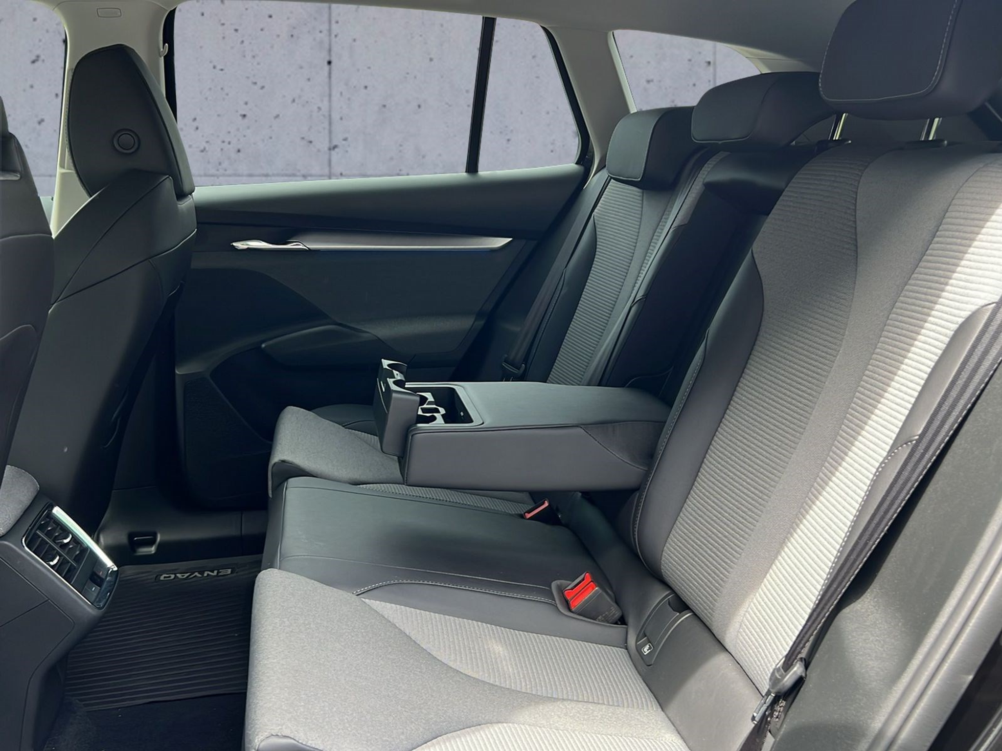 listing desktop thumbnail image 14