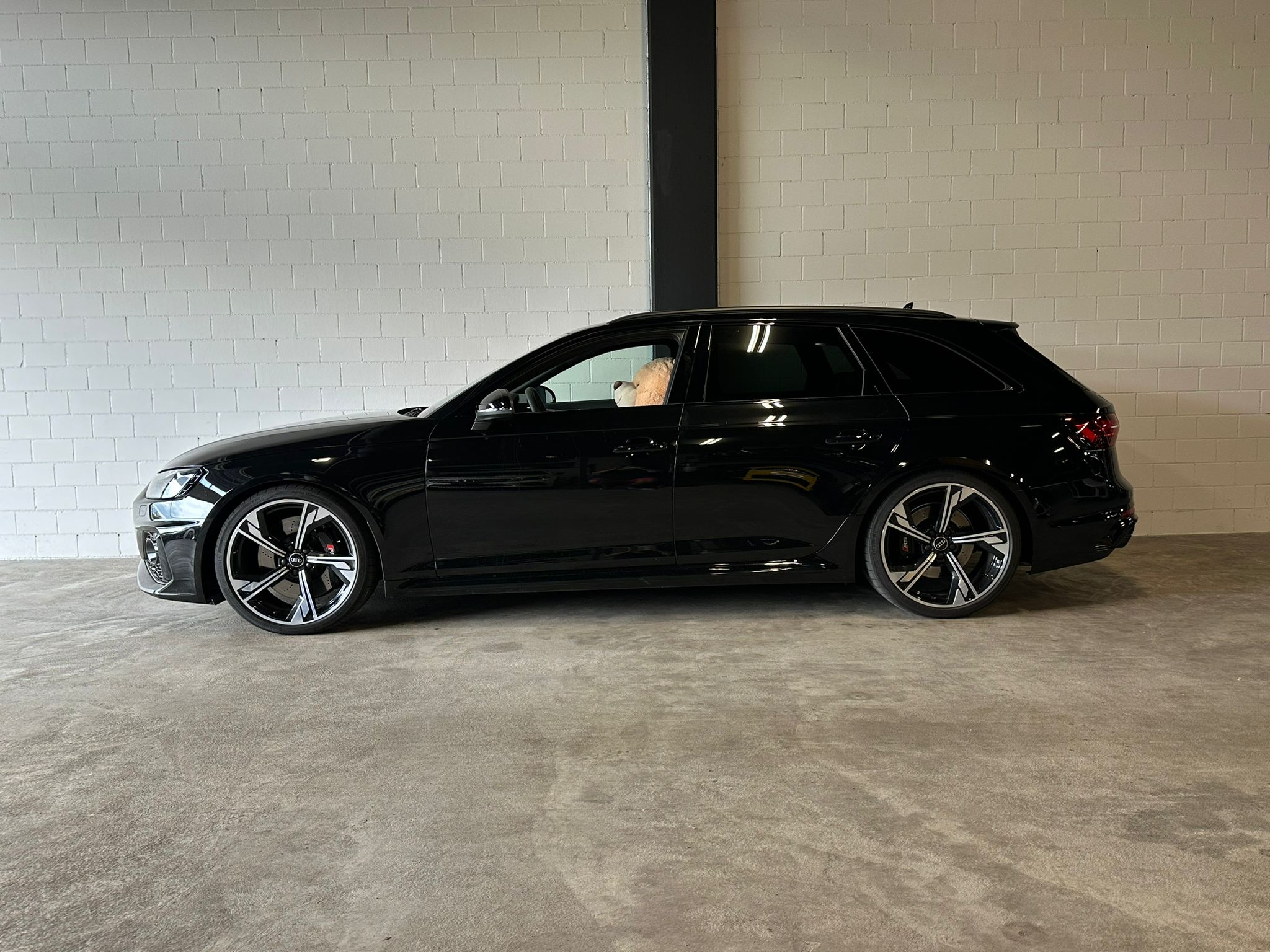 car-image-0