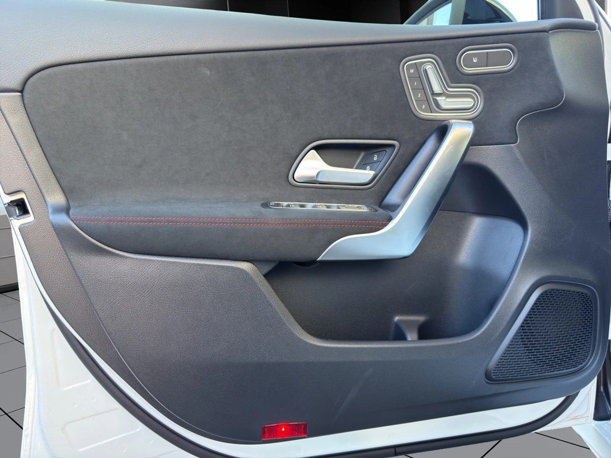 listing desktop thumbnail image 9