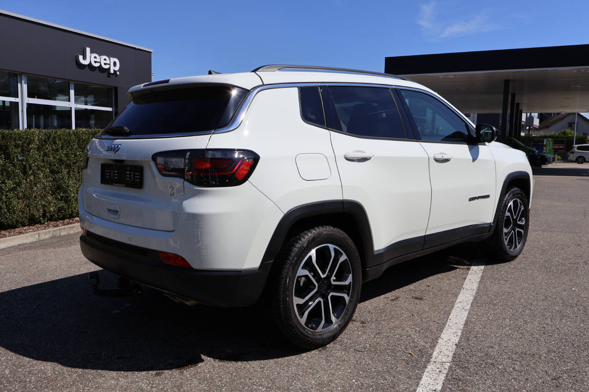 listing desktop thumbnail image 2