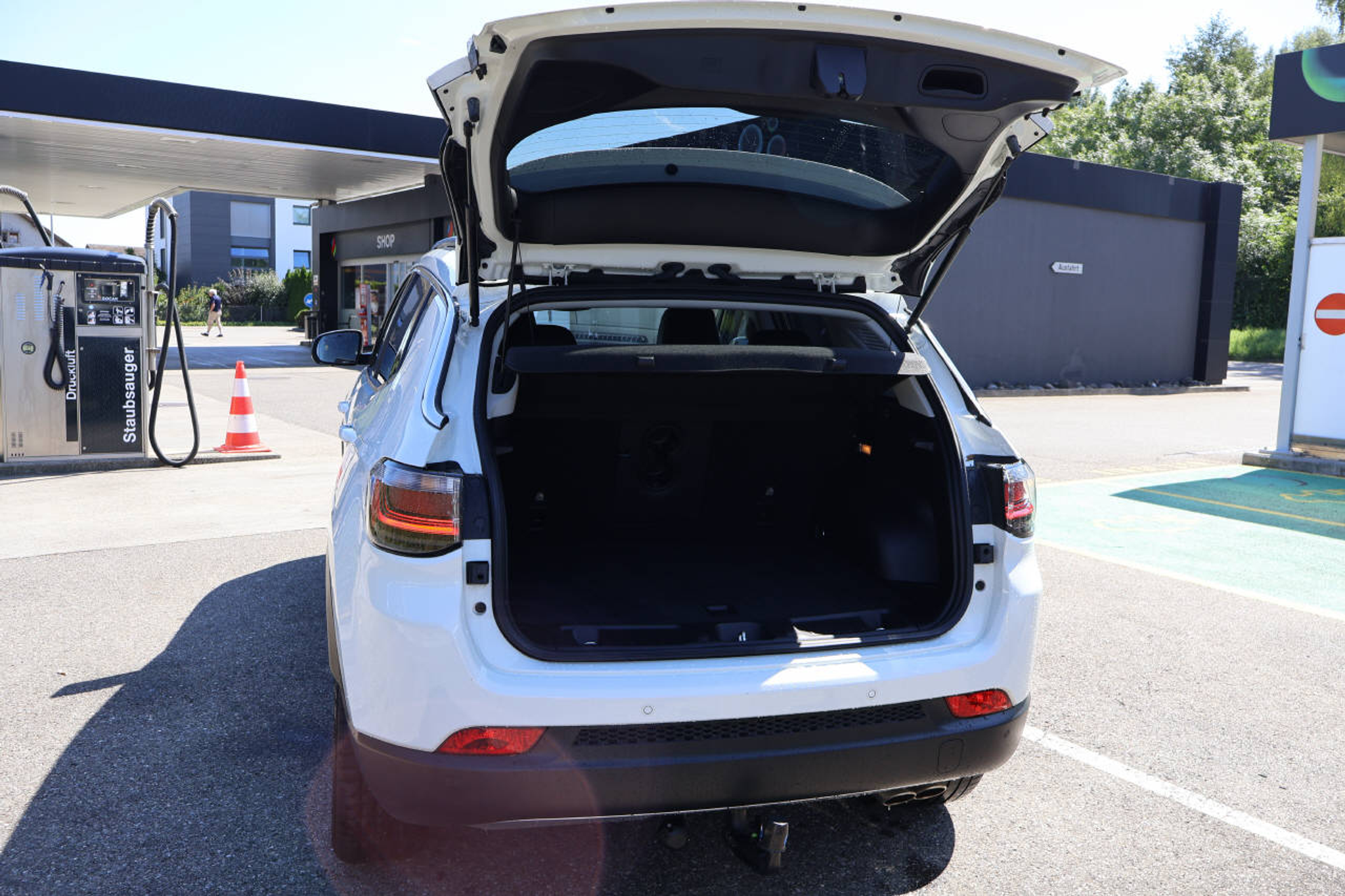 listing desktop thumbnail image 4