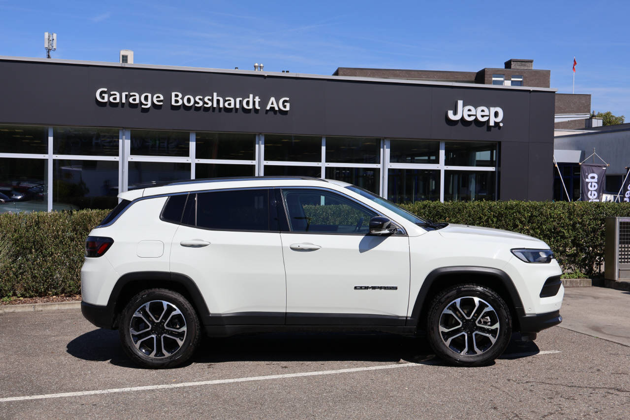 listing desktop thumbnail image 1