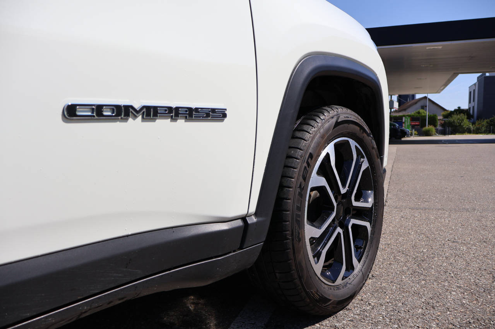 listing desktop thumbnail image 9