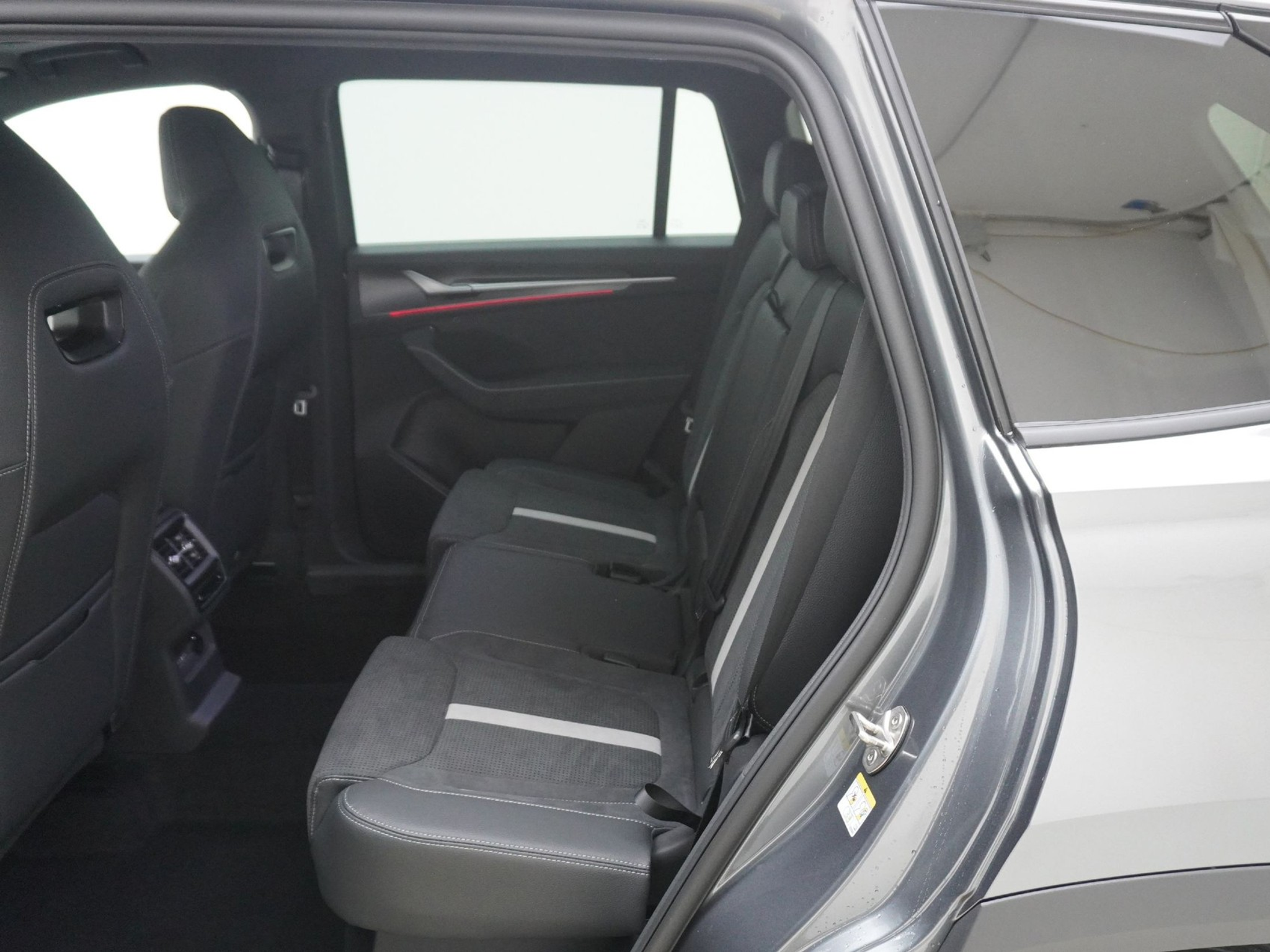 listing desktop thumbnail image 14