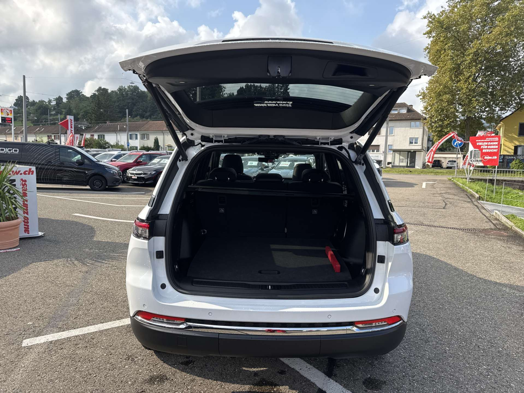 listing desktop thumbnail image 6