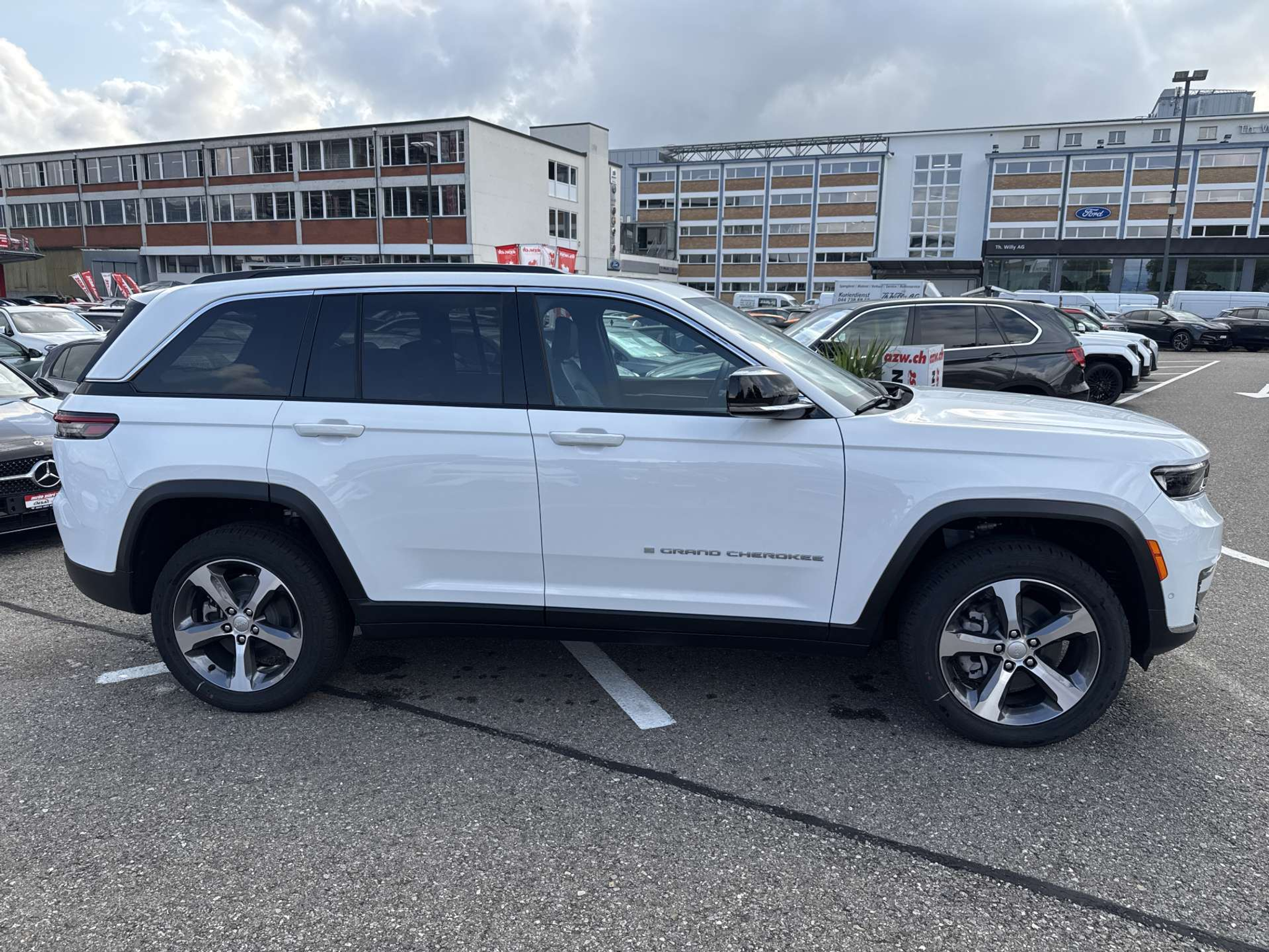 listing desktop thumbnail image 9