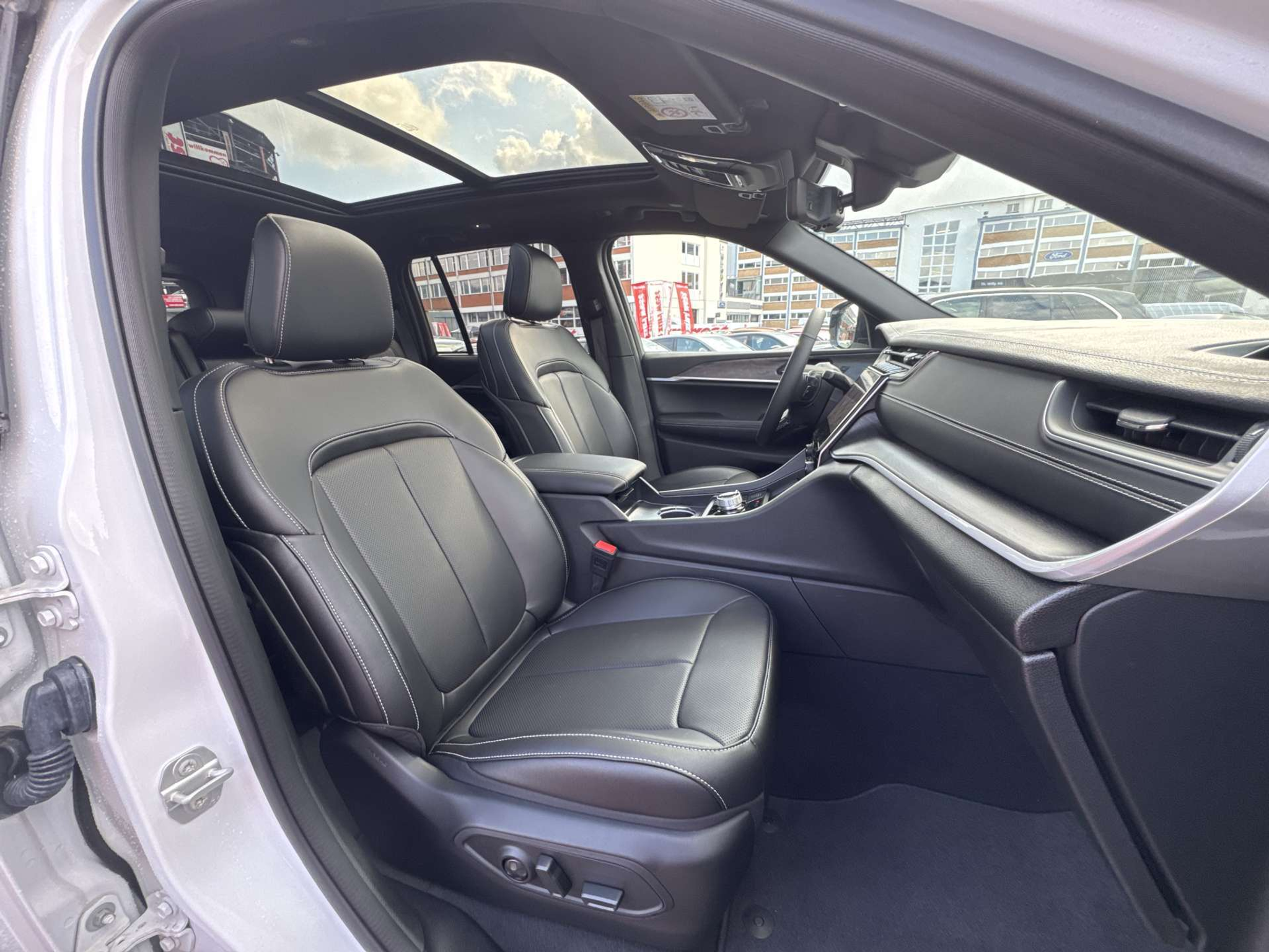 listing desktop thumbnail image 11