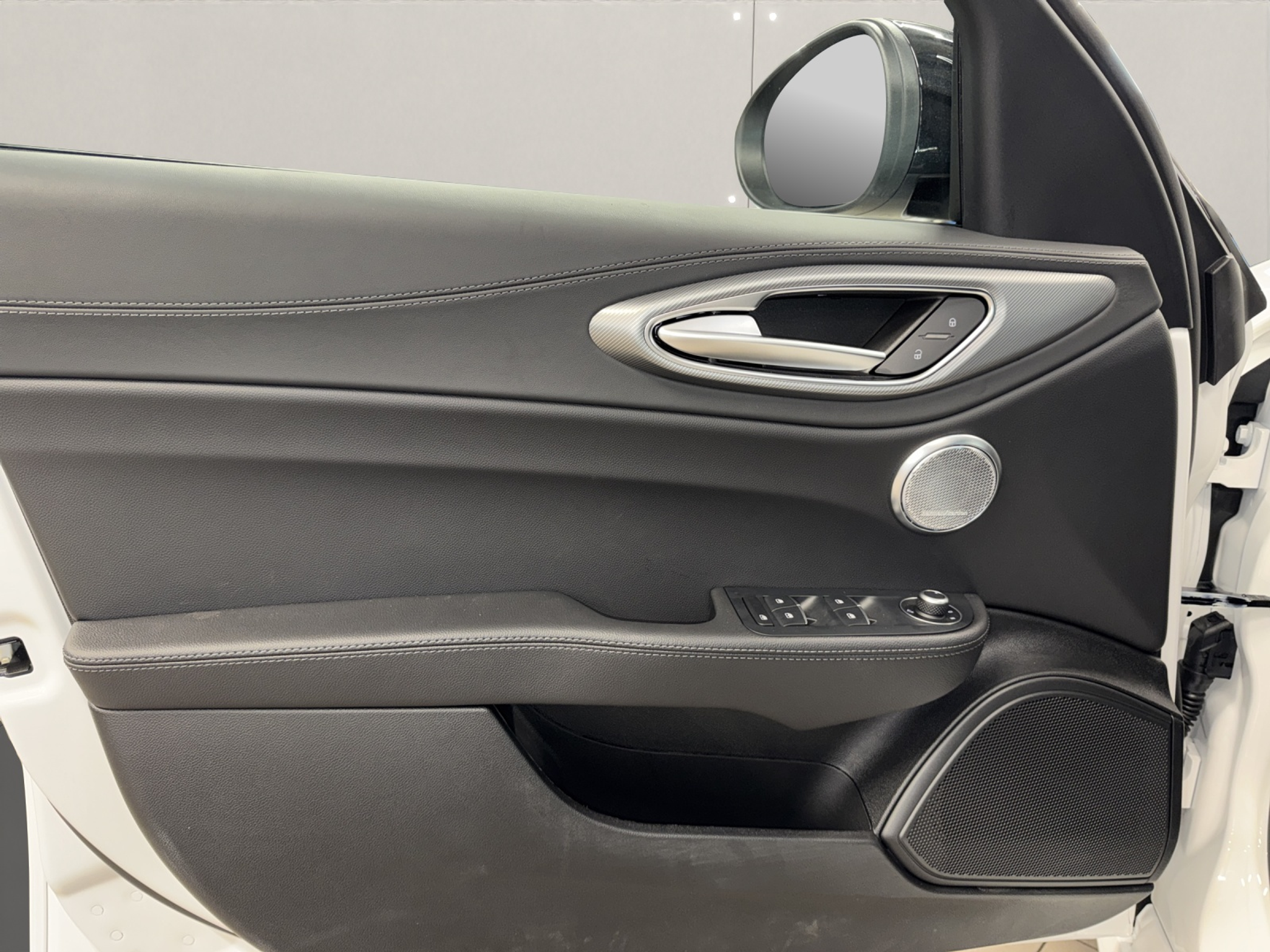 listing desktop thumbnail image 12