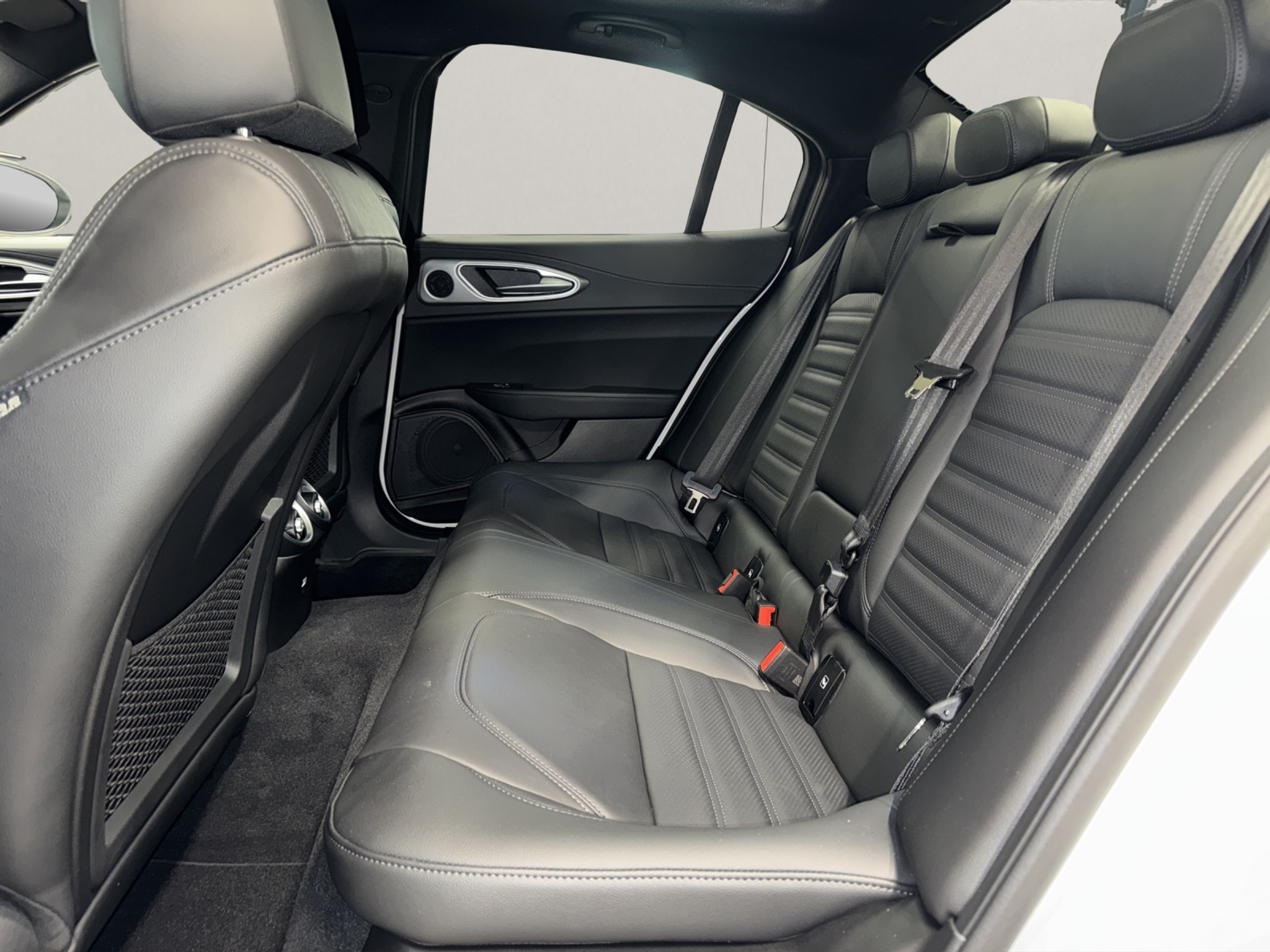 listing desktop thumbnail image 10