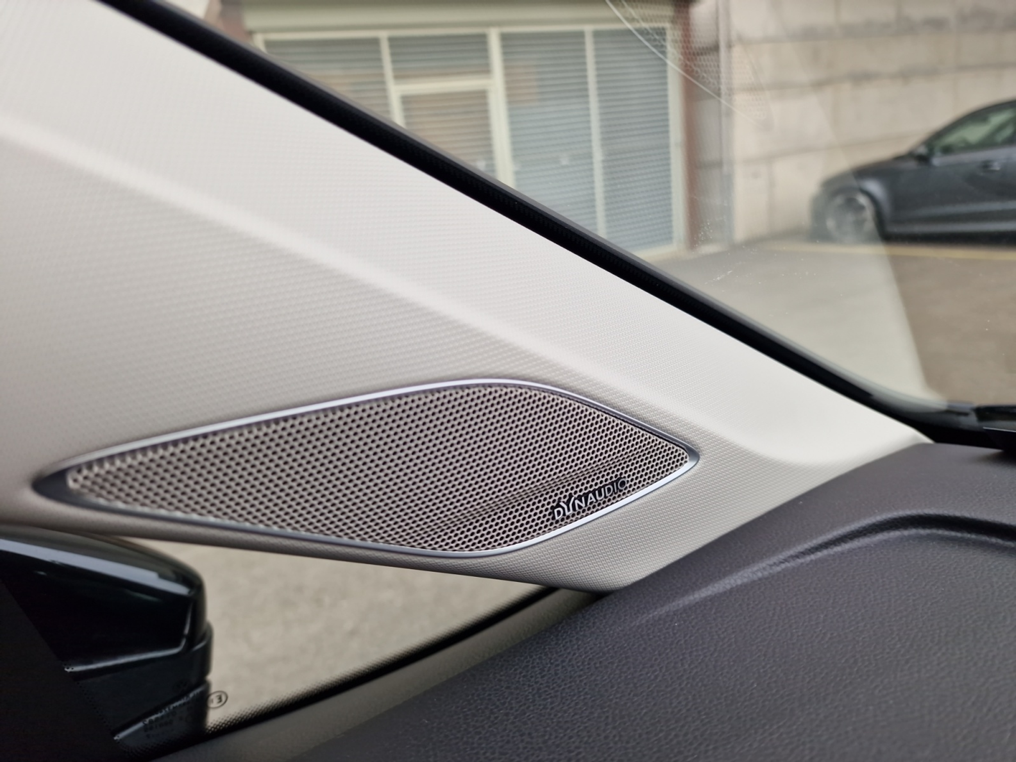 listing desktop thumbnail image 16