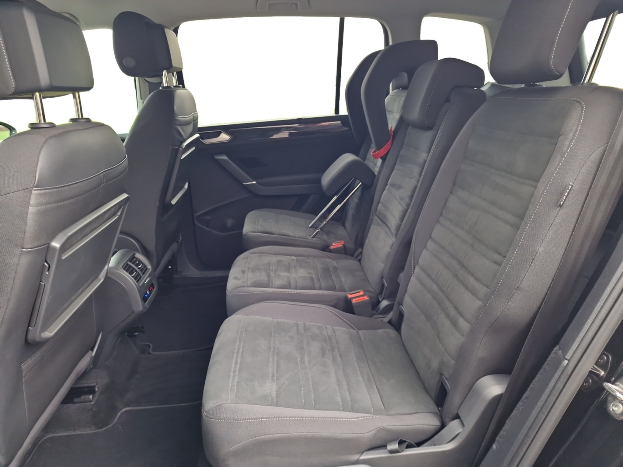 listing desktop thumbnail image 19