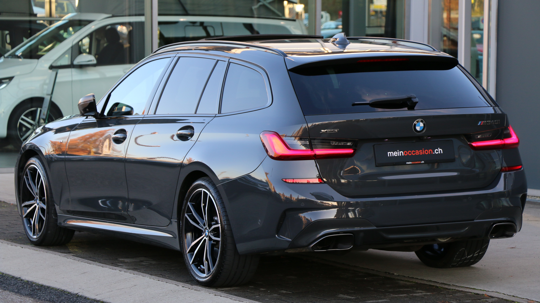 listing desktop thumbnail image 3