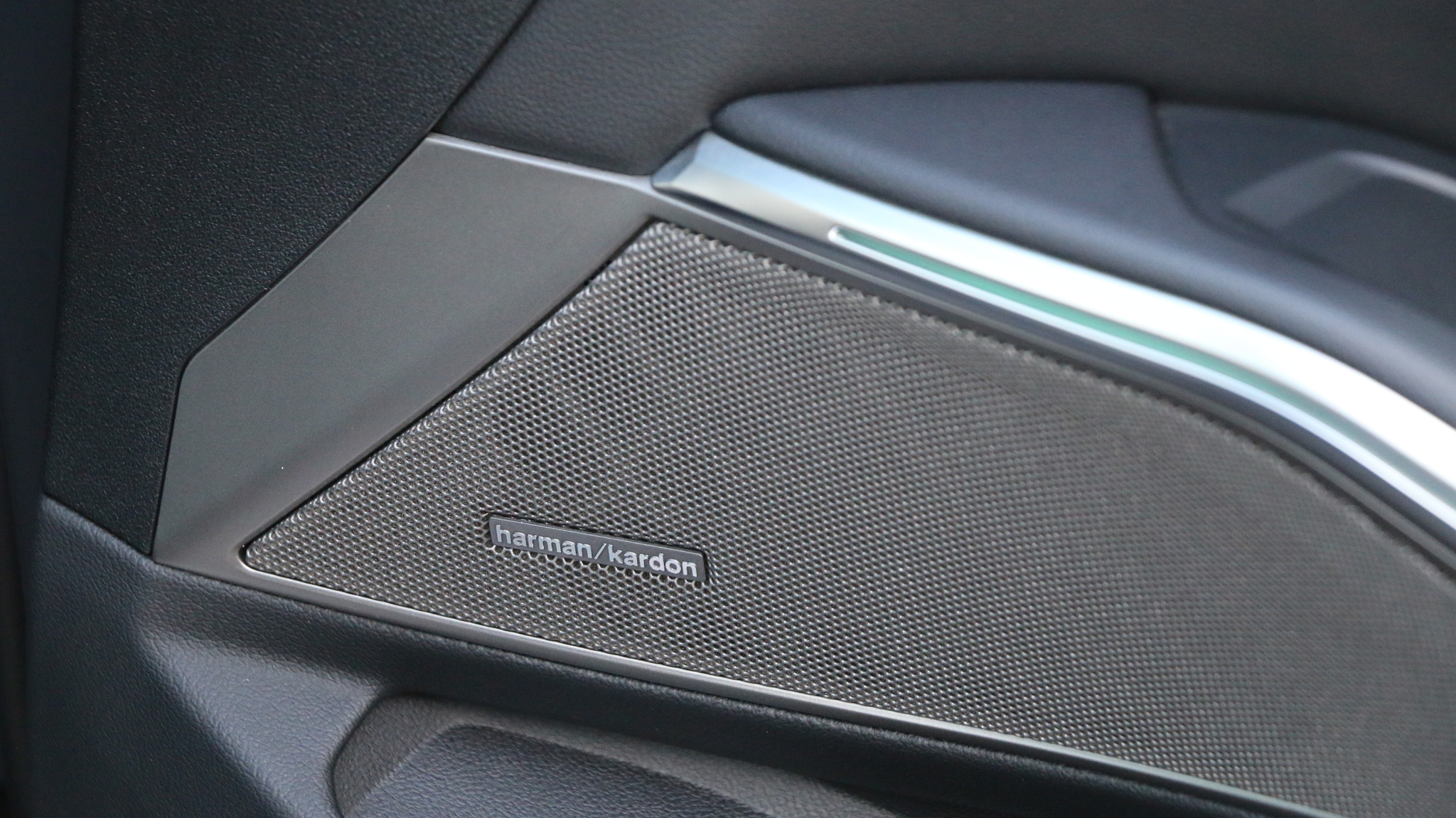 listing desktop thumbnail image 27