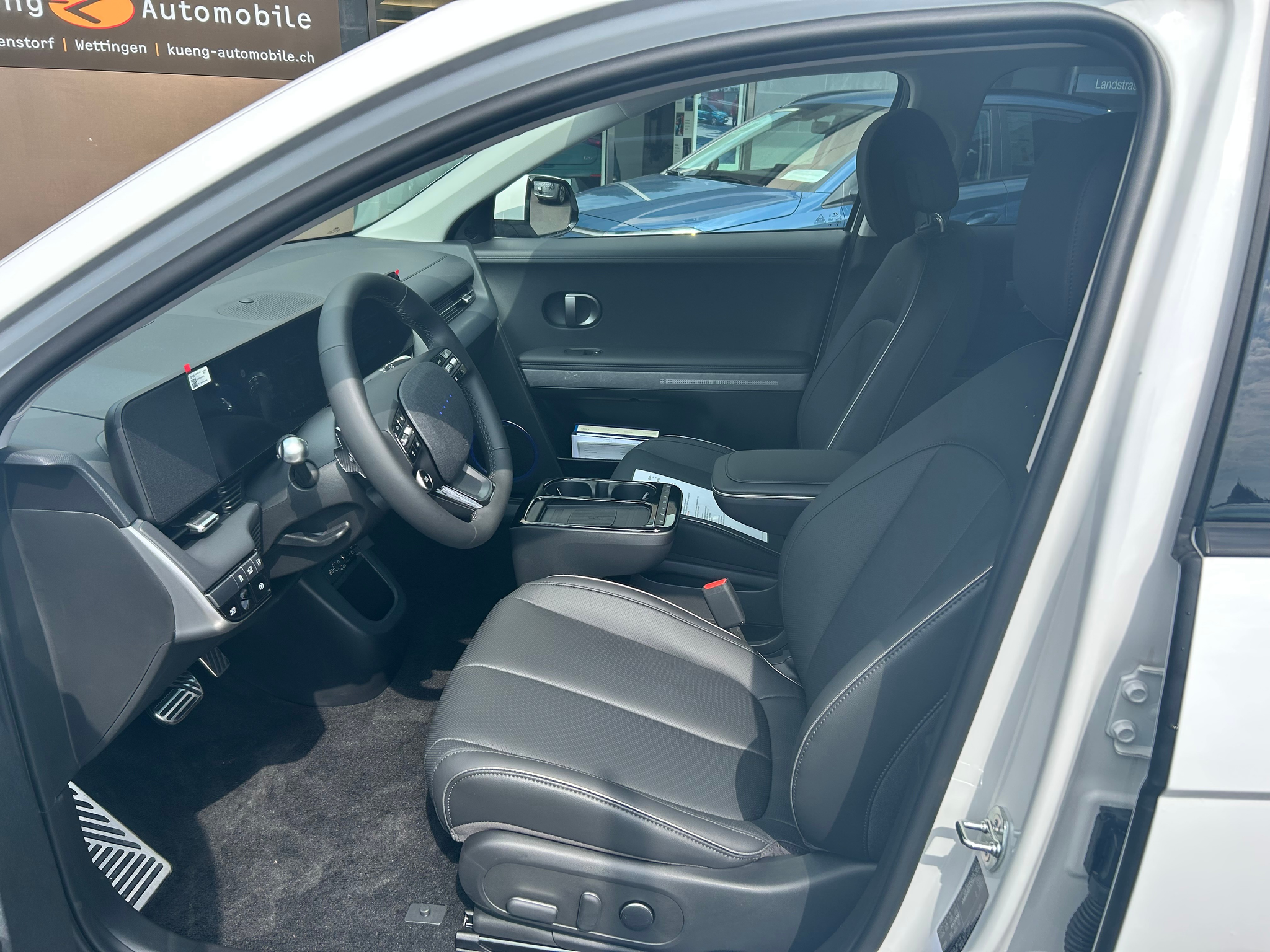 listing desktop thumbnail image 12