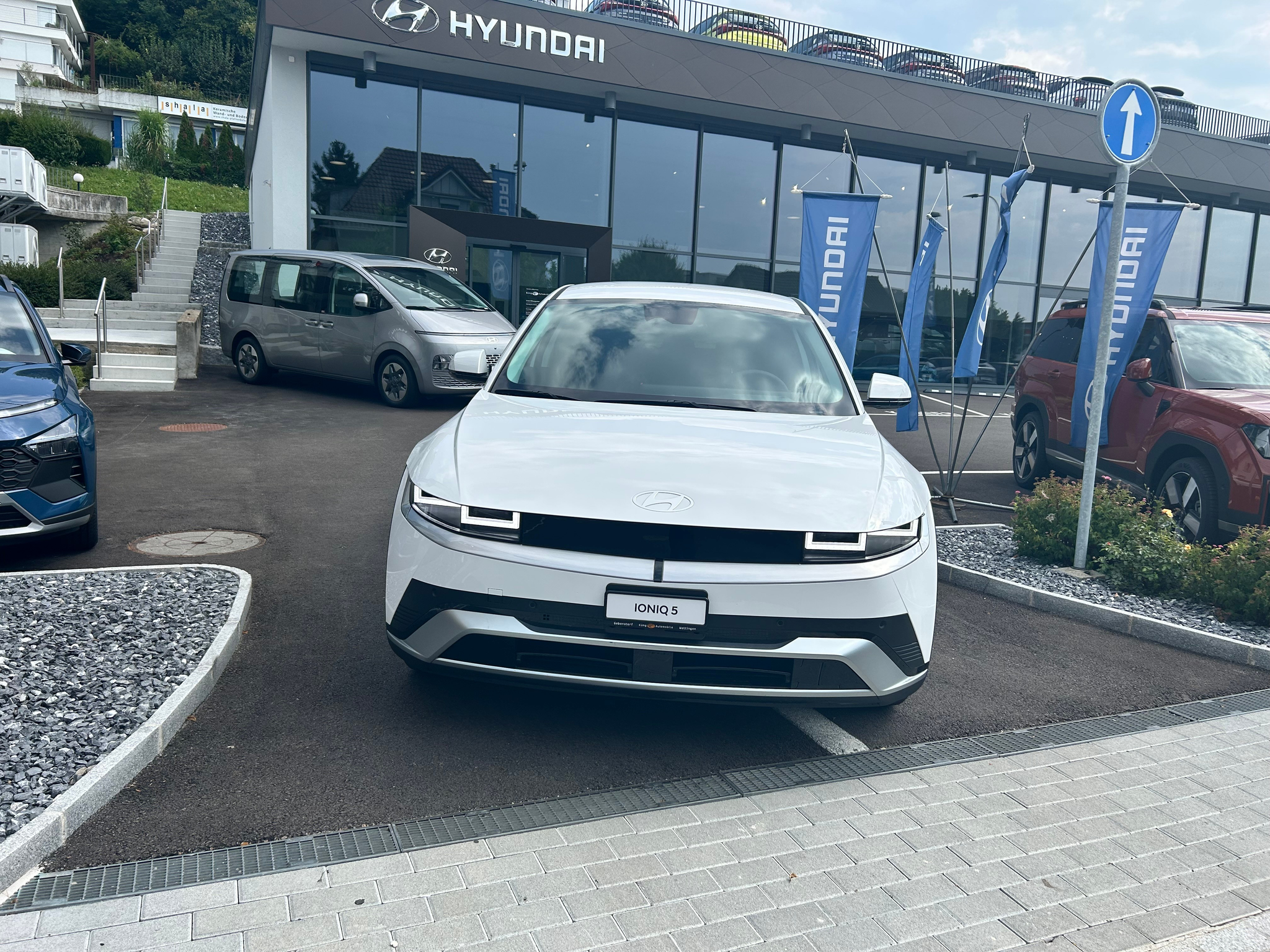 listing desktop thumbnail image 1