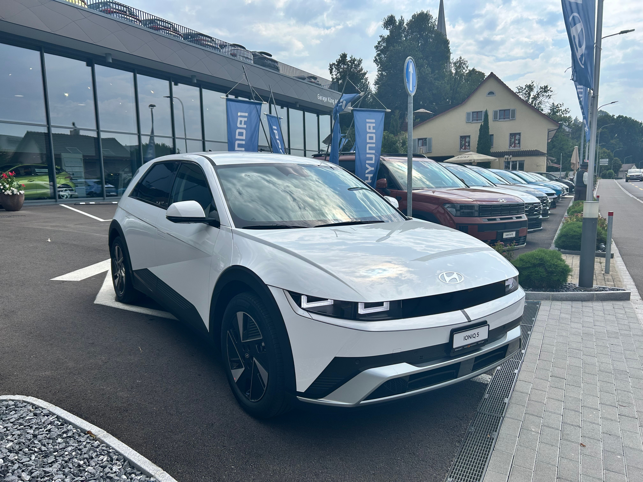 listing desktop thumbnail image 2