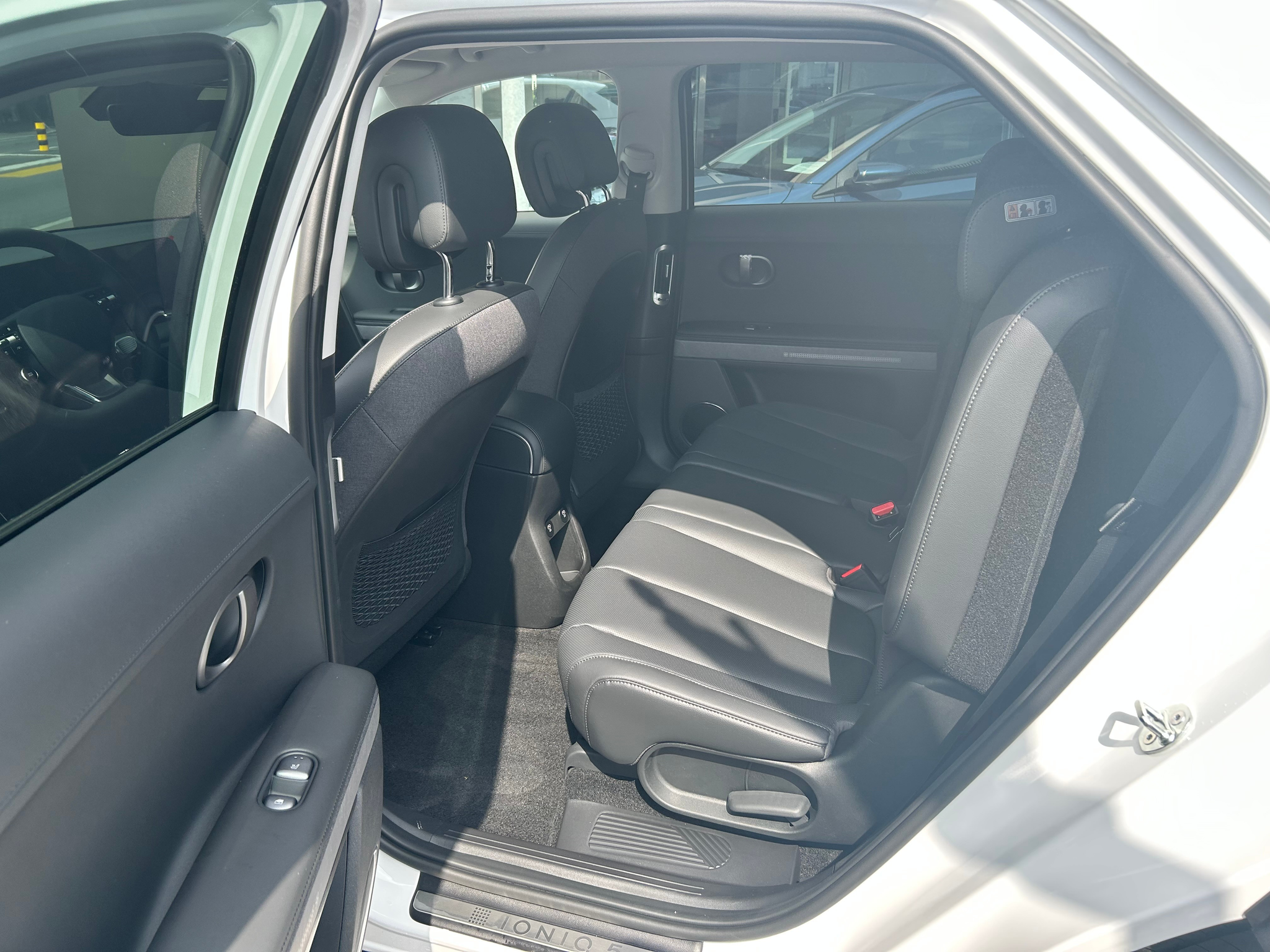 listing desktop thumbnail image 10